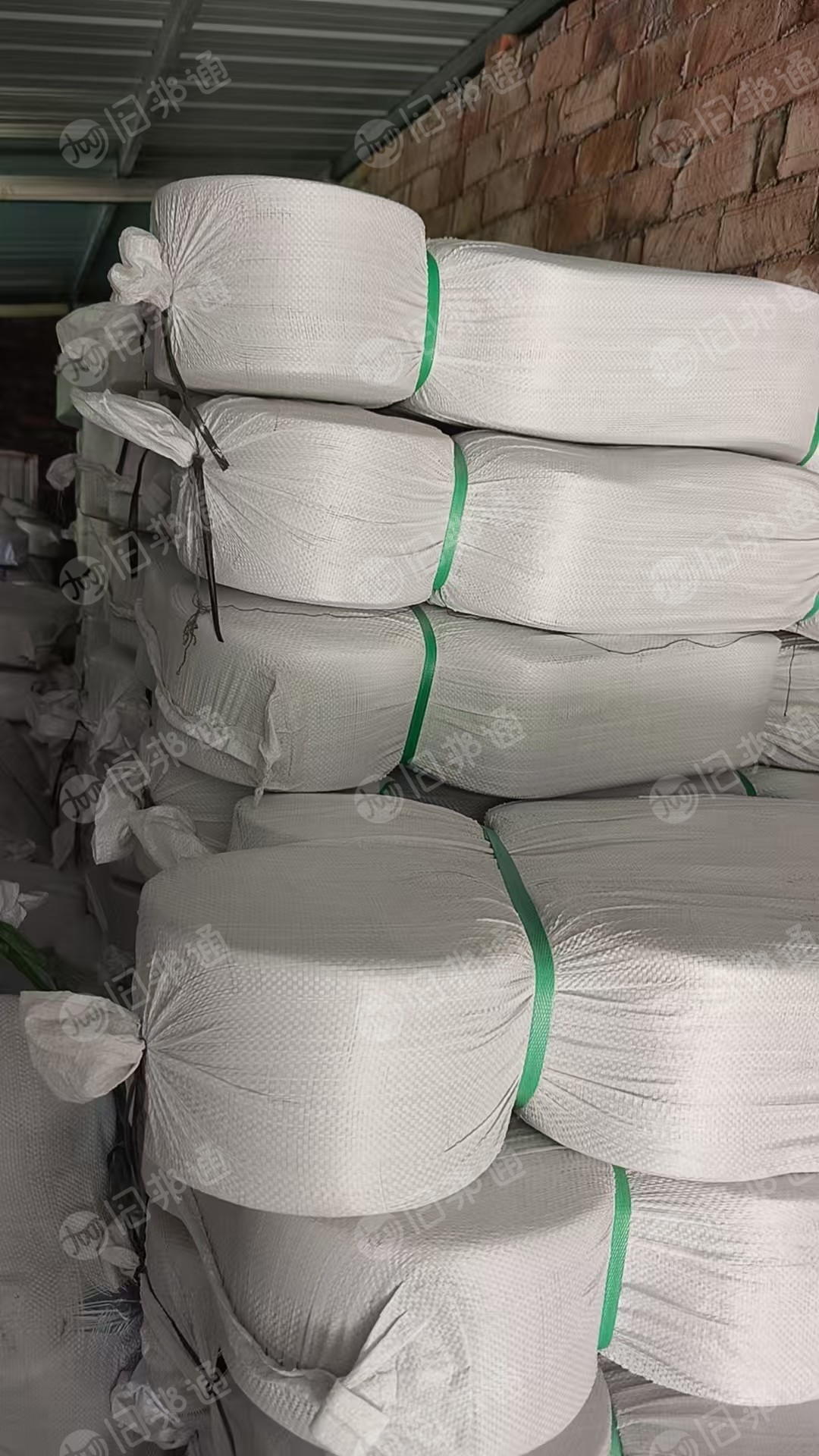 出售库存涤棉纱线，库存纱线，咖啡色，含棉40，现货有5吨，货在浙江温州