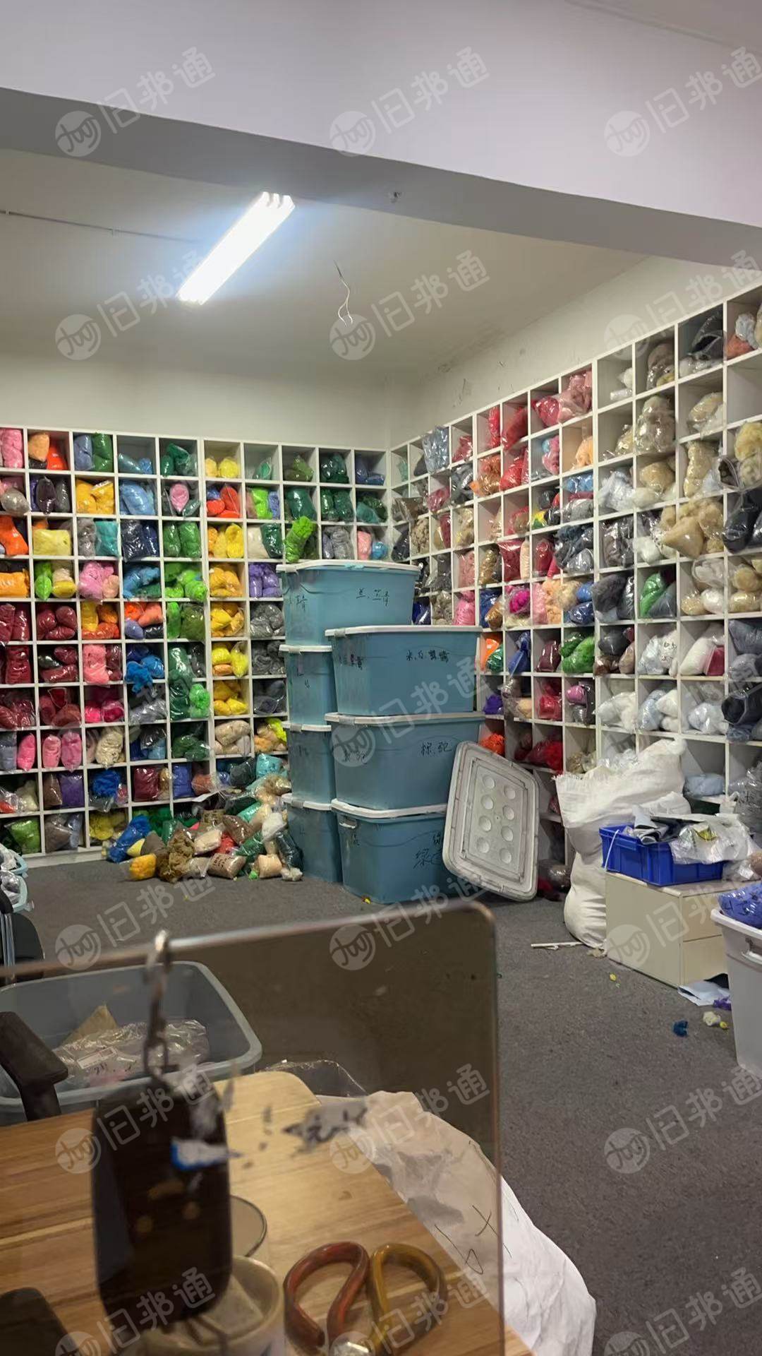 化纤厂长期出售有色涤纶纤维，涤纶短纤，白色要10吨起定做，厂在江苏无锡