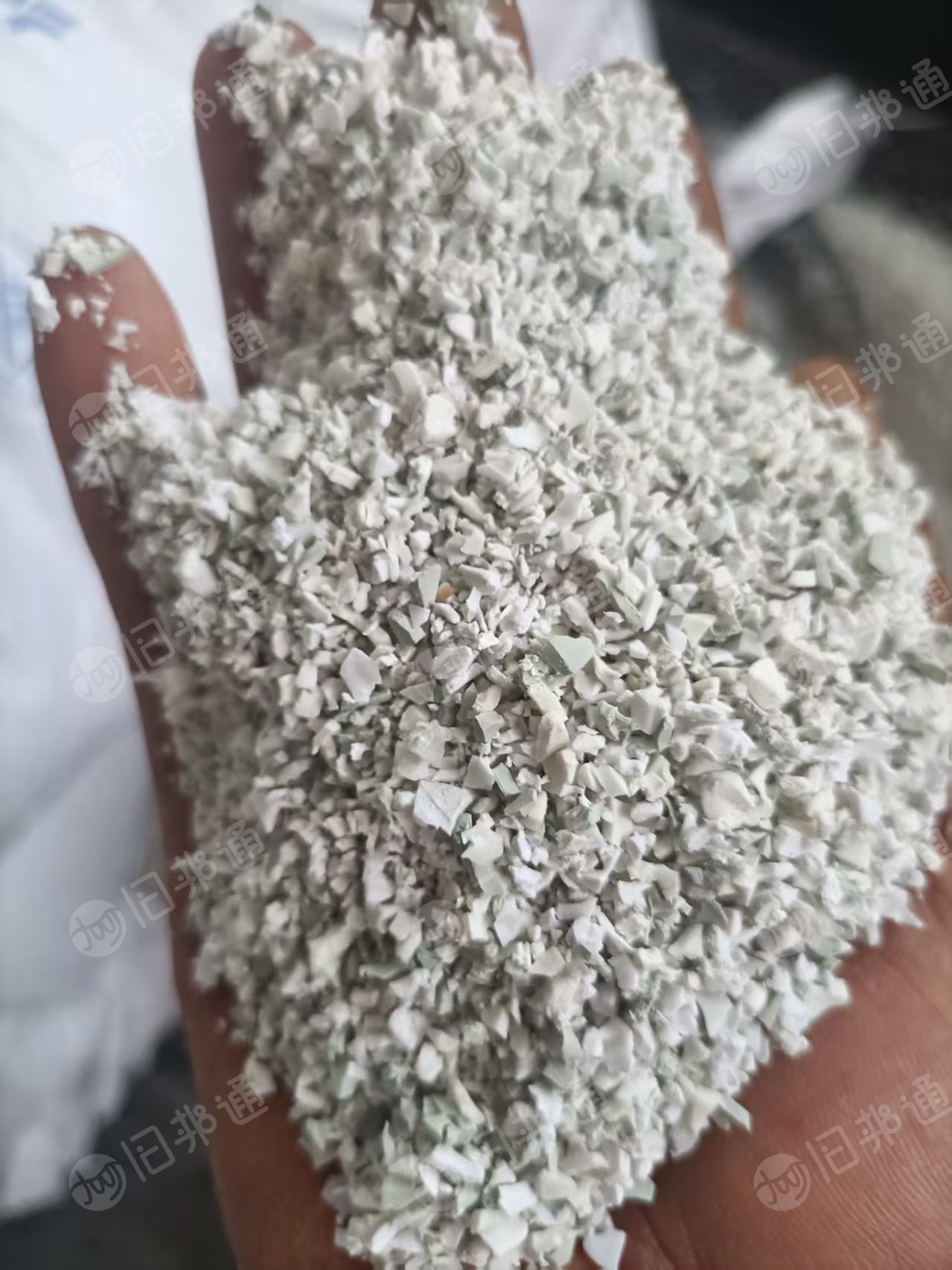 大量出售PVC洗衣机管毛料和破碎料,现货几百吨,PVC软管废料,PVC软管破碎料