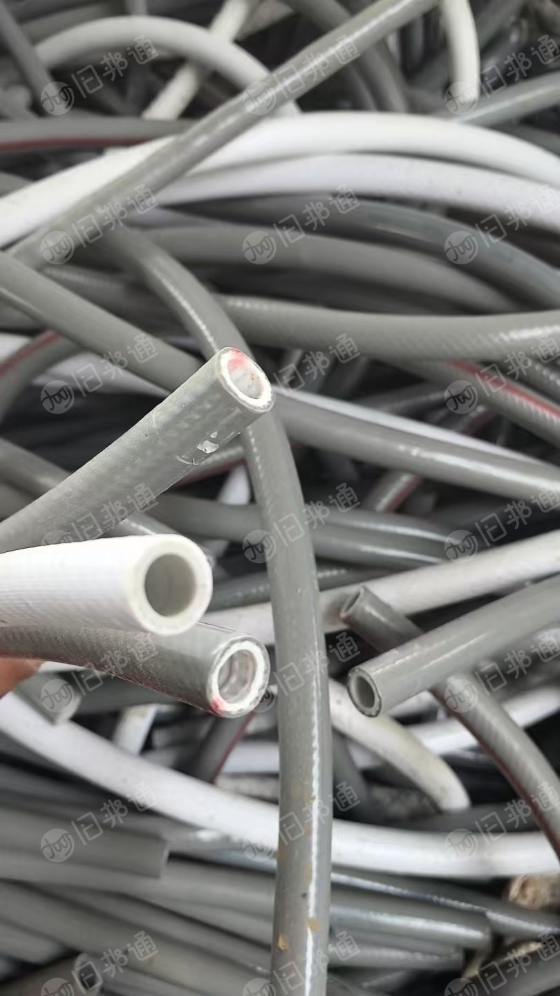 大量出售PVC洗衣机管毛料和破碎料,现货几百吨,PVC软管废料,PVC软管破碎料