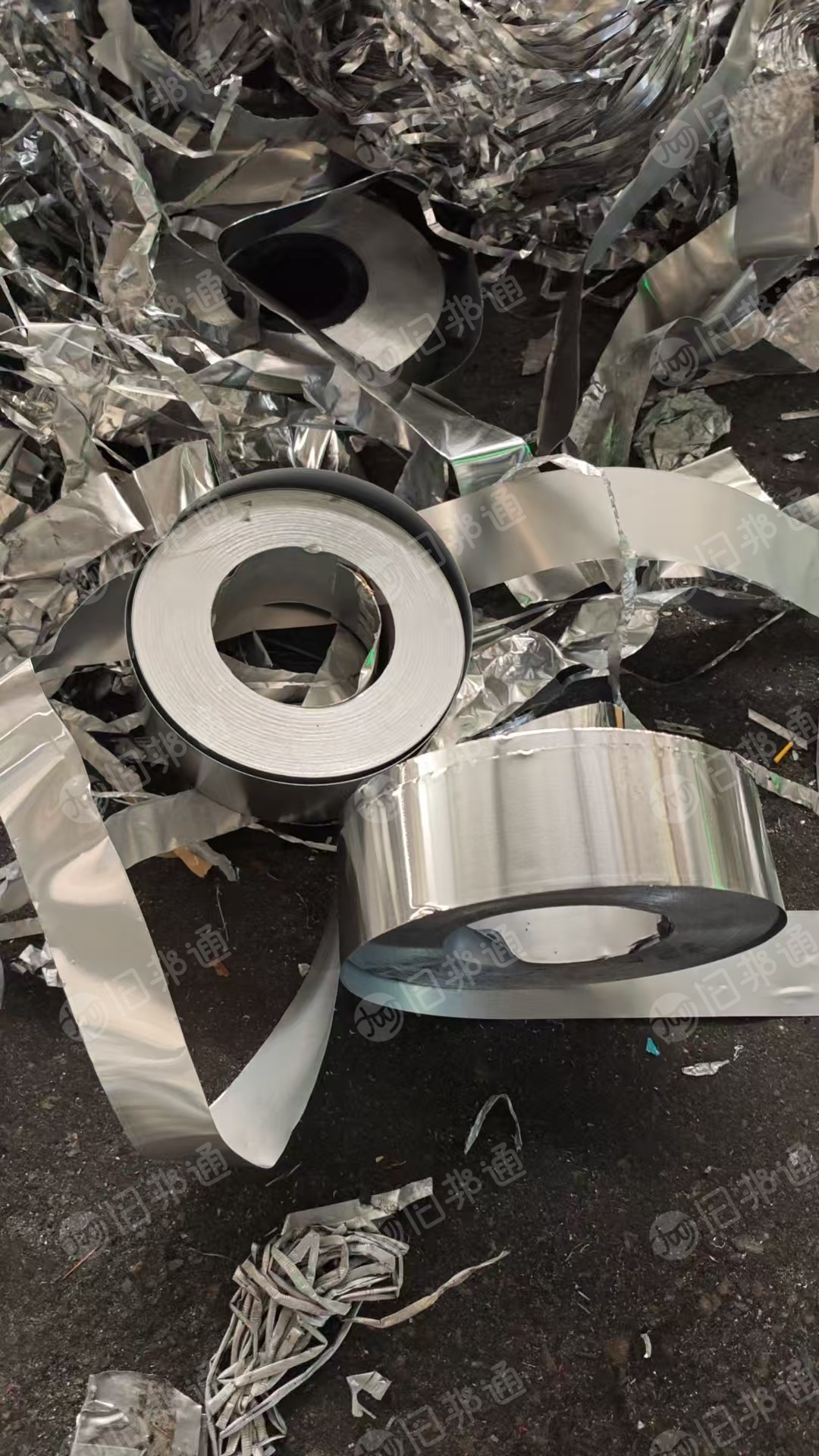 出售电缆厂下来的铝塑膜，双面铝，含铝有60的也有90的，月供30吨