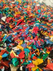 出售PP涂料桶破碎料，花桶破碎料，现货10吨左右