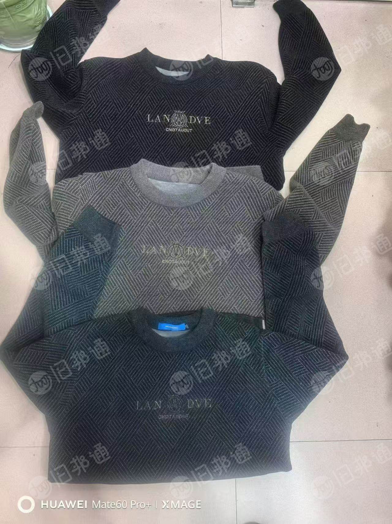 出售一批库存衣服，雪貂加绒的，现货有1万多件，在浙江嘉兴