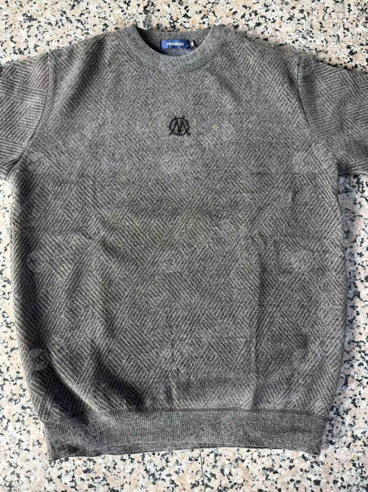 出售一批库存衣服，雪貂加绒的，现货有1万多件，在浙江嘉兴