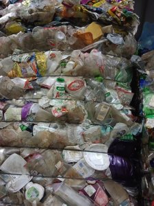 出售杂瓶砖，聚酯压块，