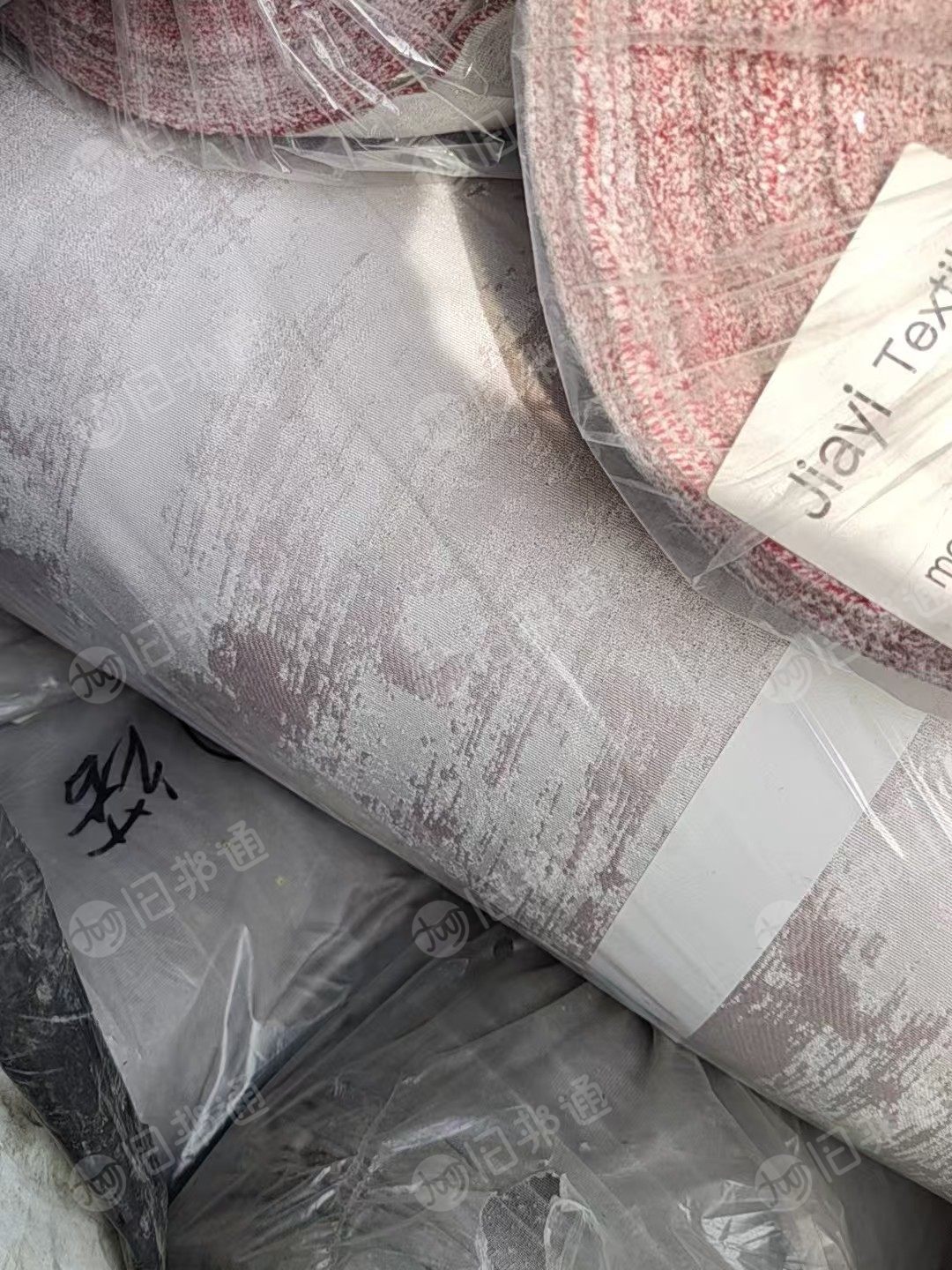 出售库存布，窗帘布，沙发布，雪尼尔提花面料，幅宽1.5左右，现货有几千米，货在浙江嘉兴