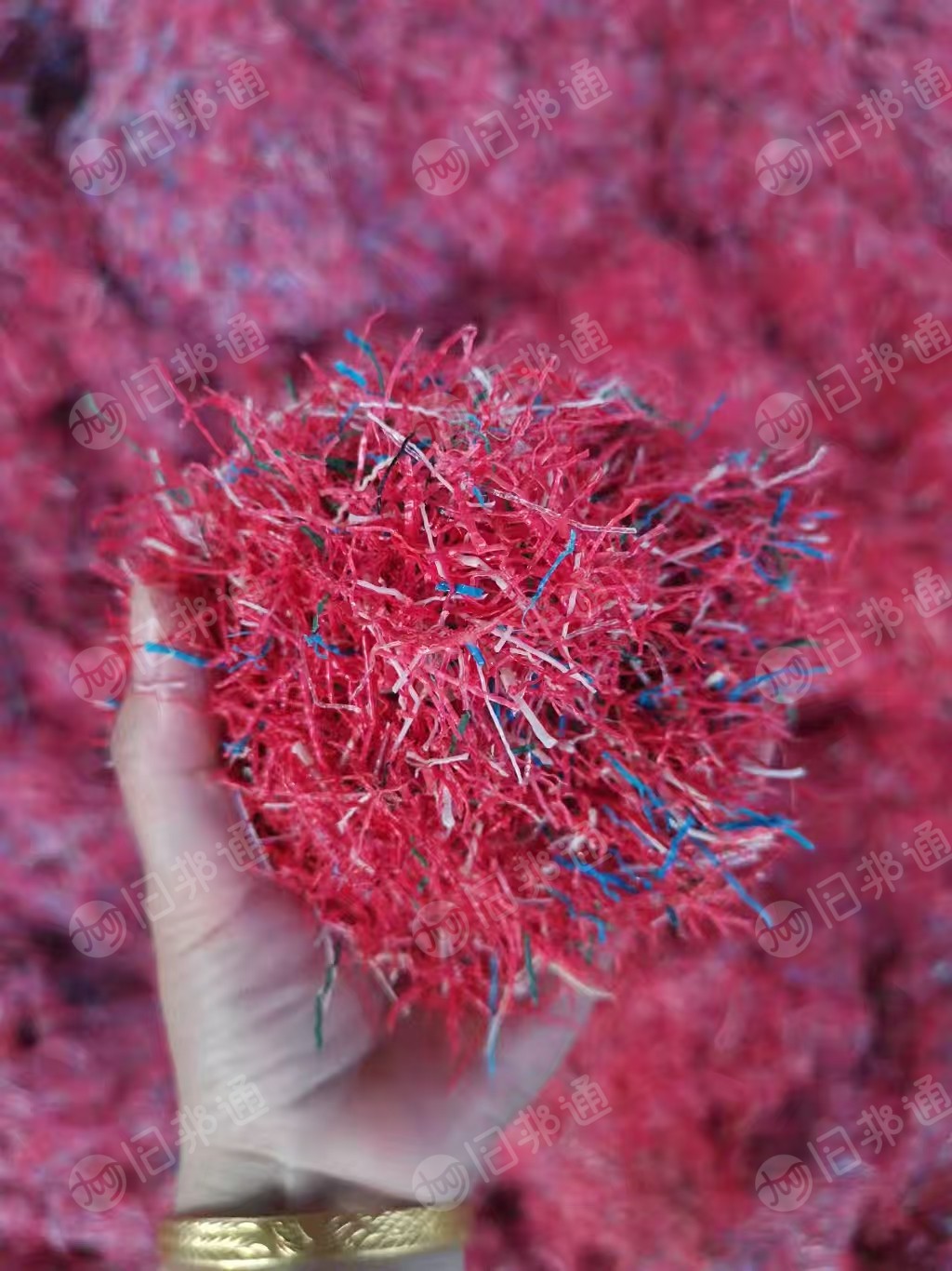 长期出售PET聚酯丝料，涤纶废料，白色的有含15%d的尼龙，现货有一挂车，货在江西宜春