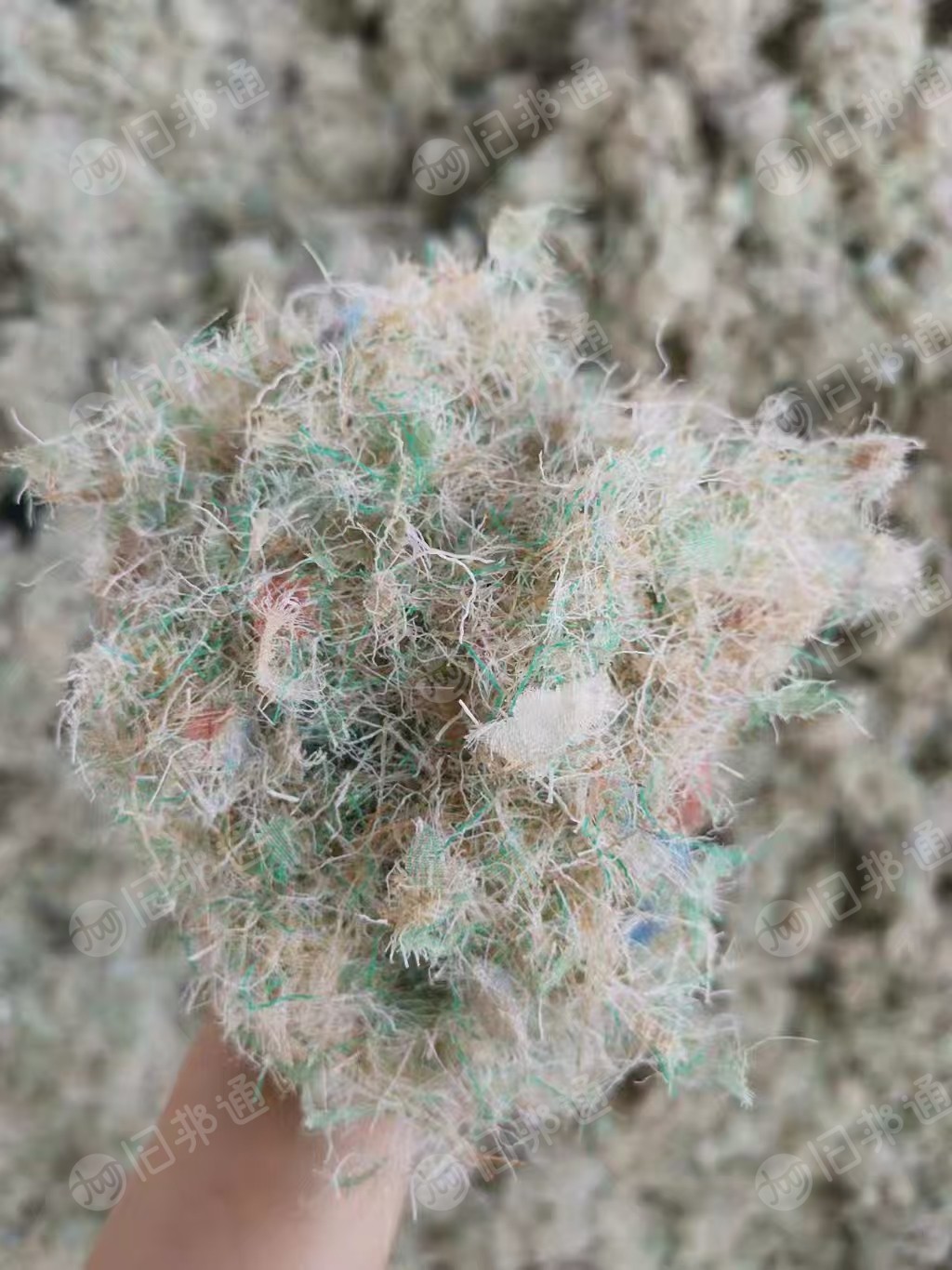 长期出售PET聚酯丝料，涤纶废料，白色的有含15%d的尼龙，现货有一挂车，货在江西宜春