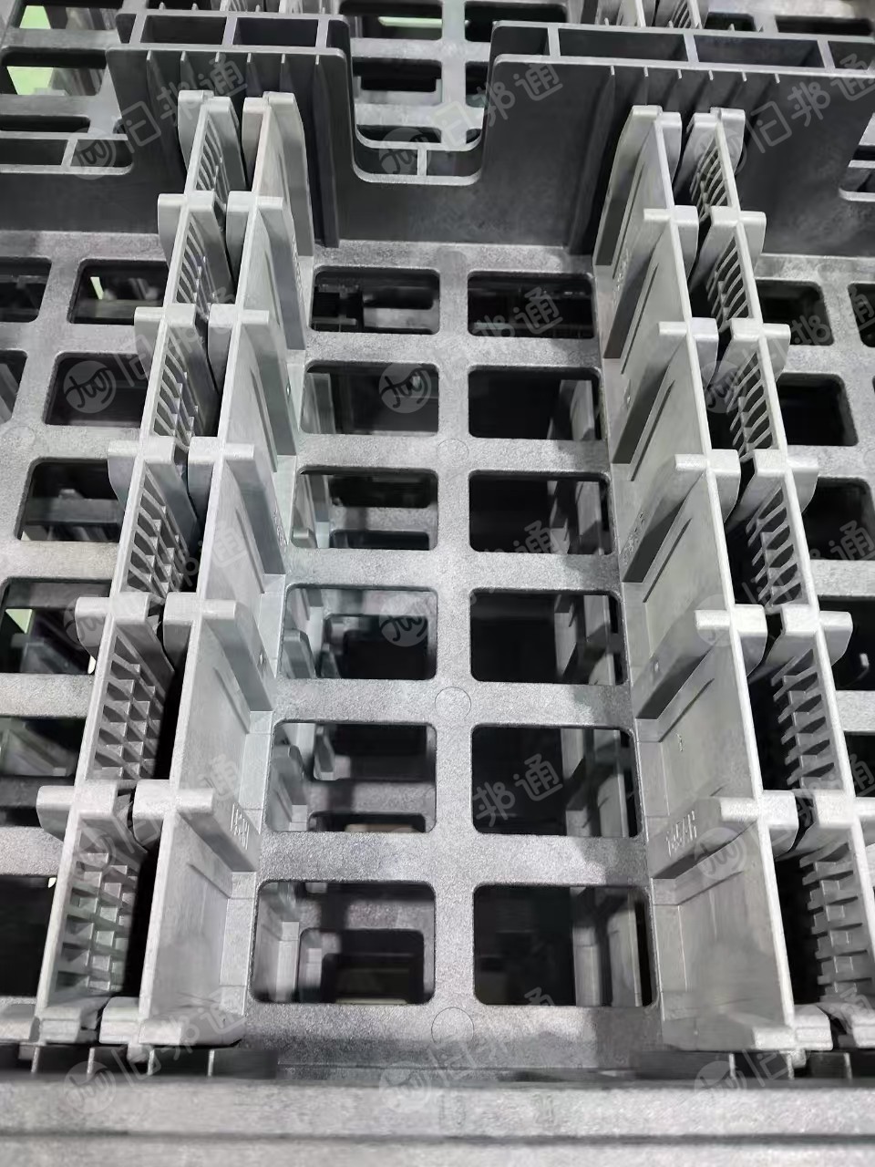 出售ABS/PC合金毛料，动力电池托盘下来的，加纤20%，现货2000个，80吨左右