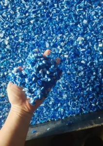 出售大小蓝桶破碎料，大蓝桶破碎料