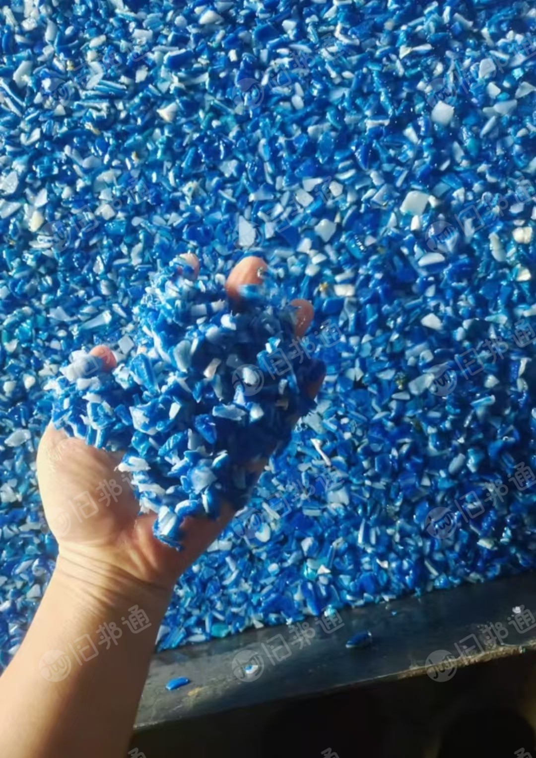 出售大小蓝桶破碎料，大蓝桶破碎料