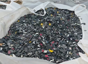 出售PP保险杠破碎料，去铁过风选，长期有货