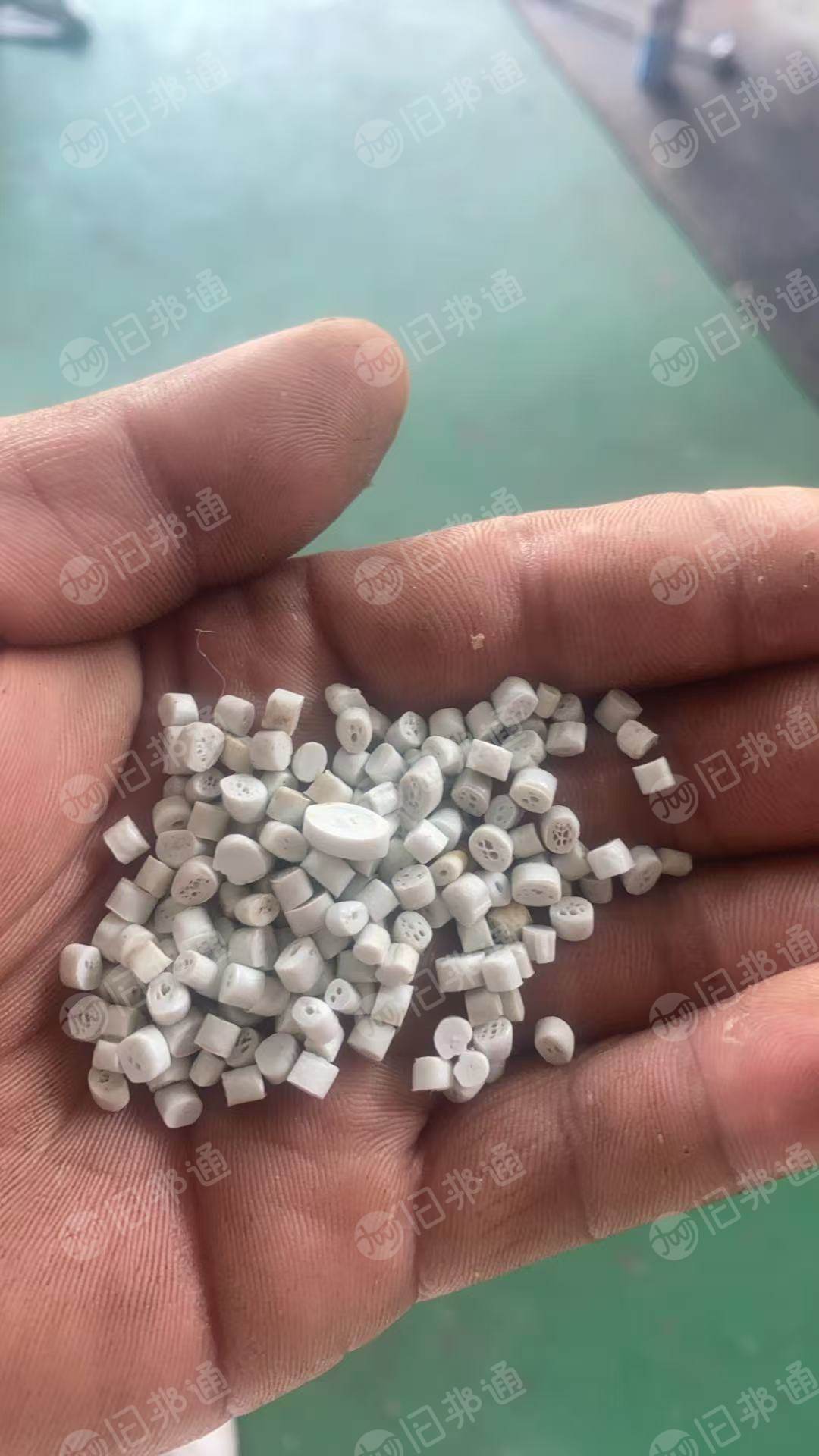 常年出售白色哇哈哈低压颗粒，过400目，每天10吨