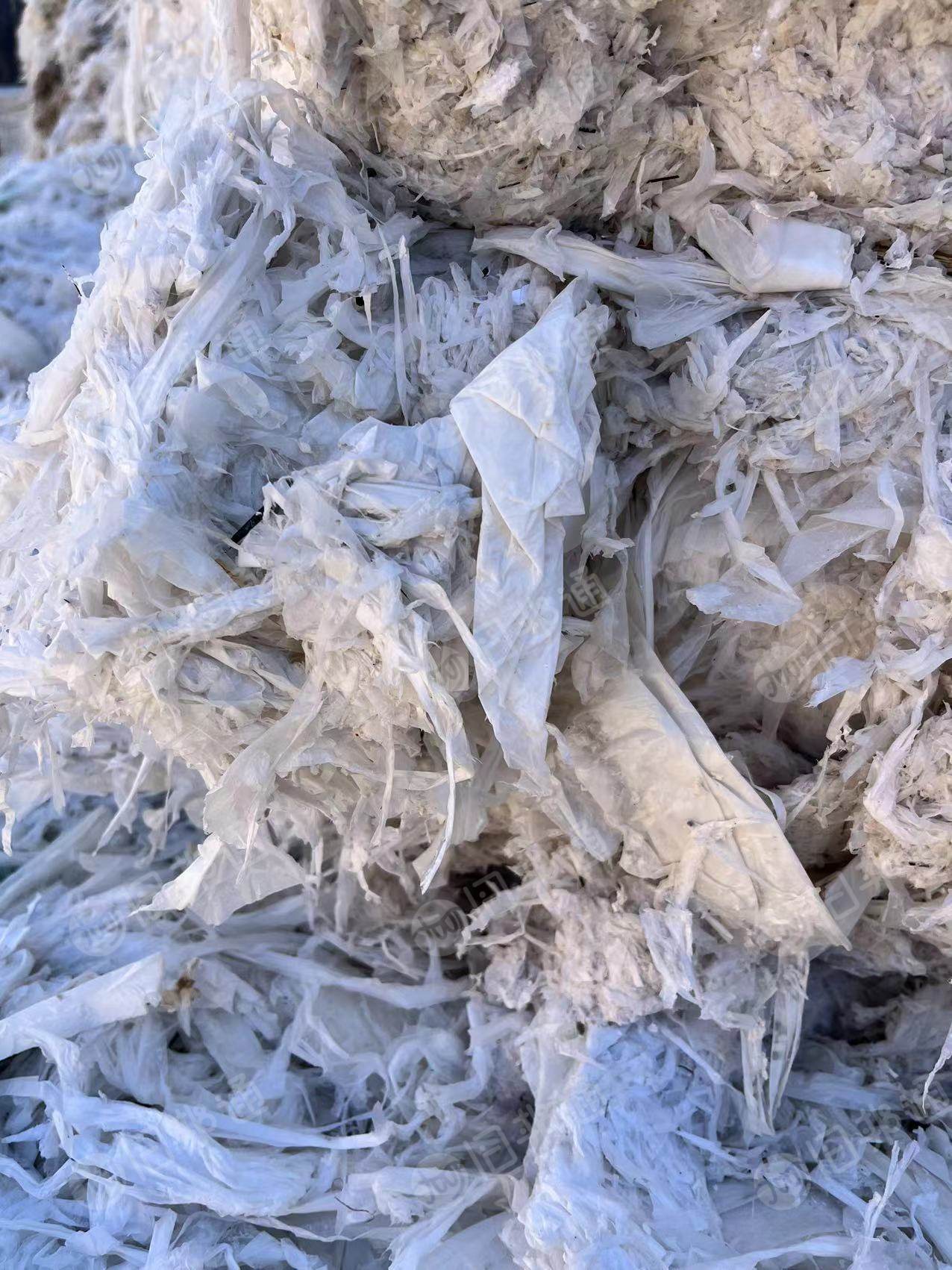 大量出售淋膜纸下来的塑料膜，清洗干净，现货1000多吨