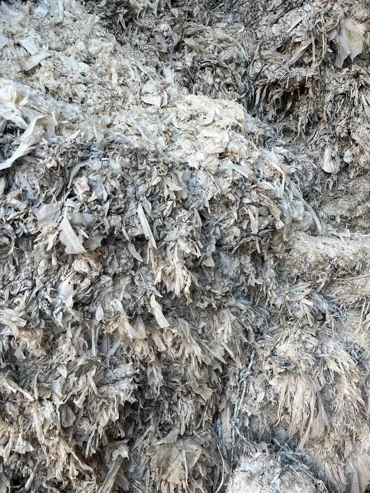 大量出售淋膜纸下来的塑料膜，清洗干净，现货1000多吨