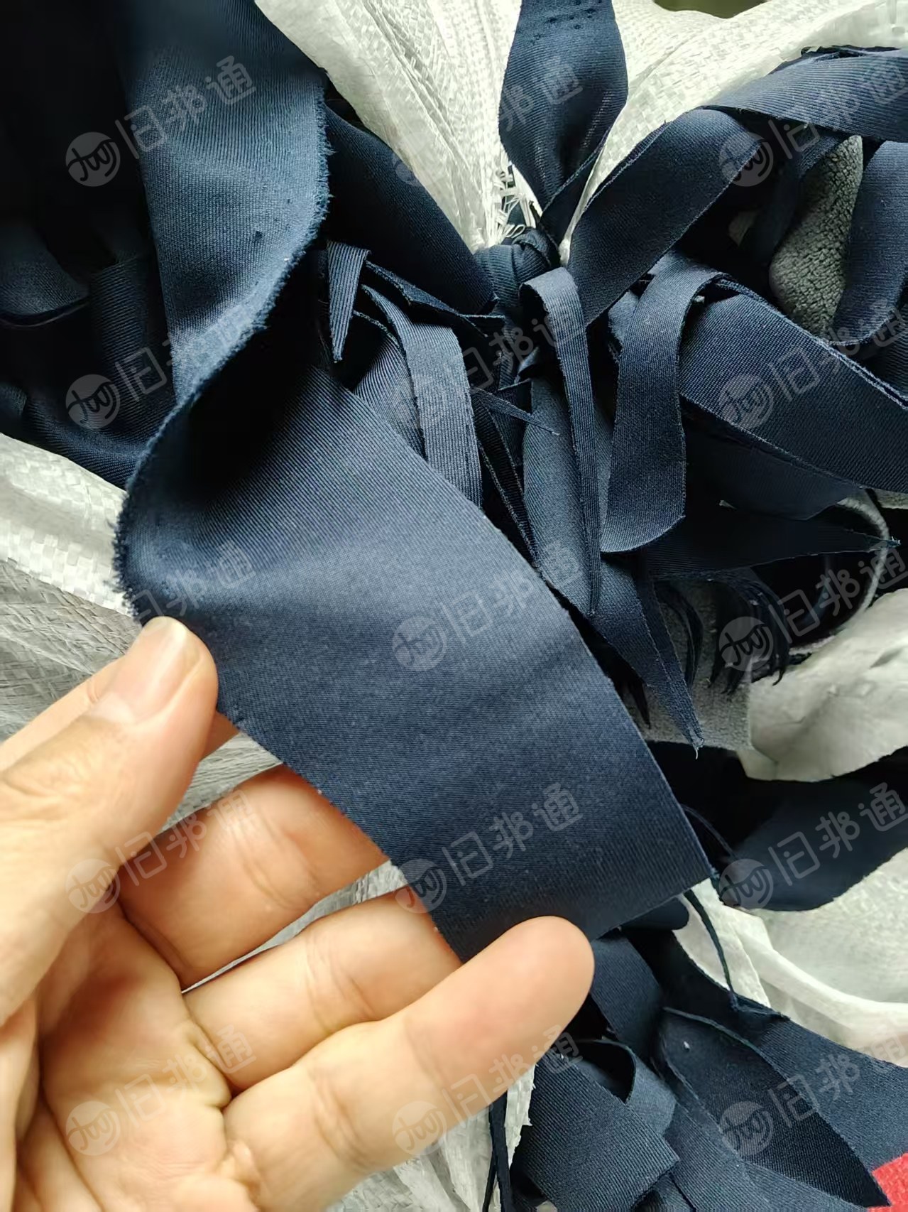 长期出售涤纶废布，涤纶边角料，藏蓝色的月供8吨