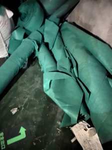 出售涤纶蓝色和绿色无纺布，无纺布废料，可以开花做针刺棉，现货有两吨左右，货在广东东莞