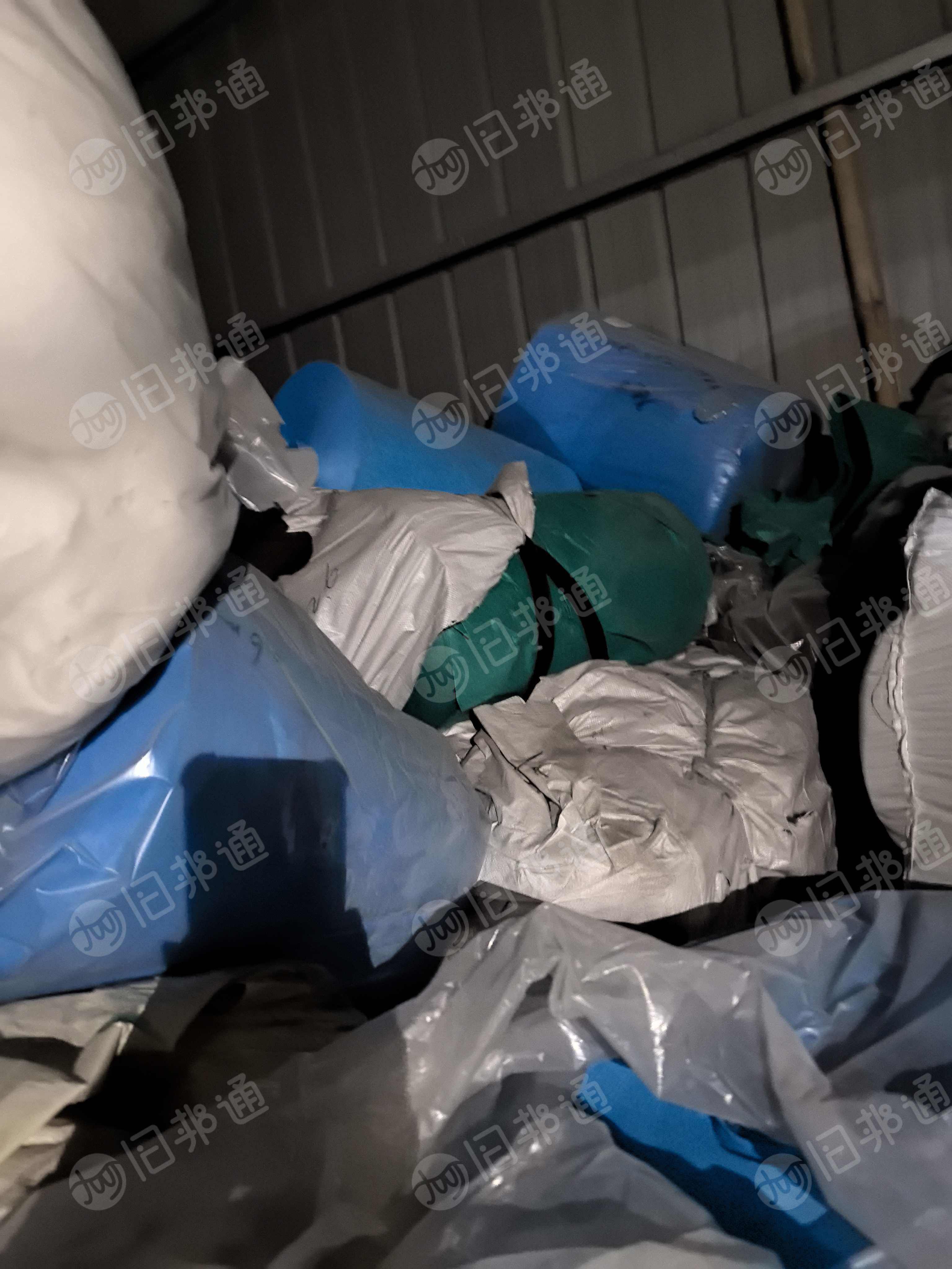 出售涤纶蓝色和绿色无纺布,无纺布废料,可以开花做针刺棉,现货有两吨左右,货在广东东莞