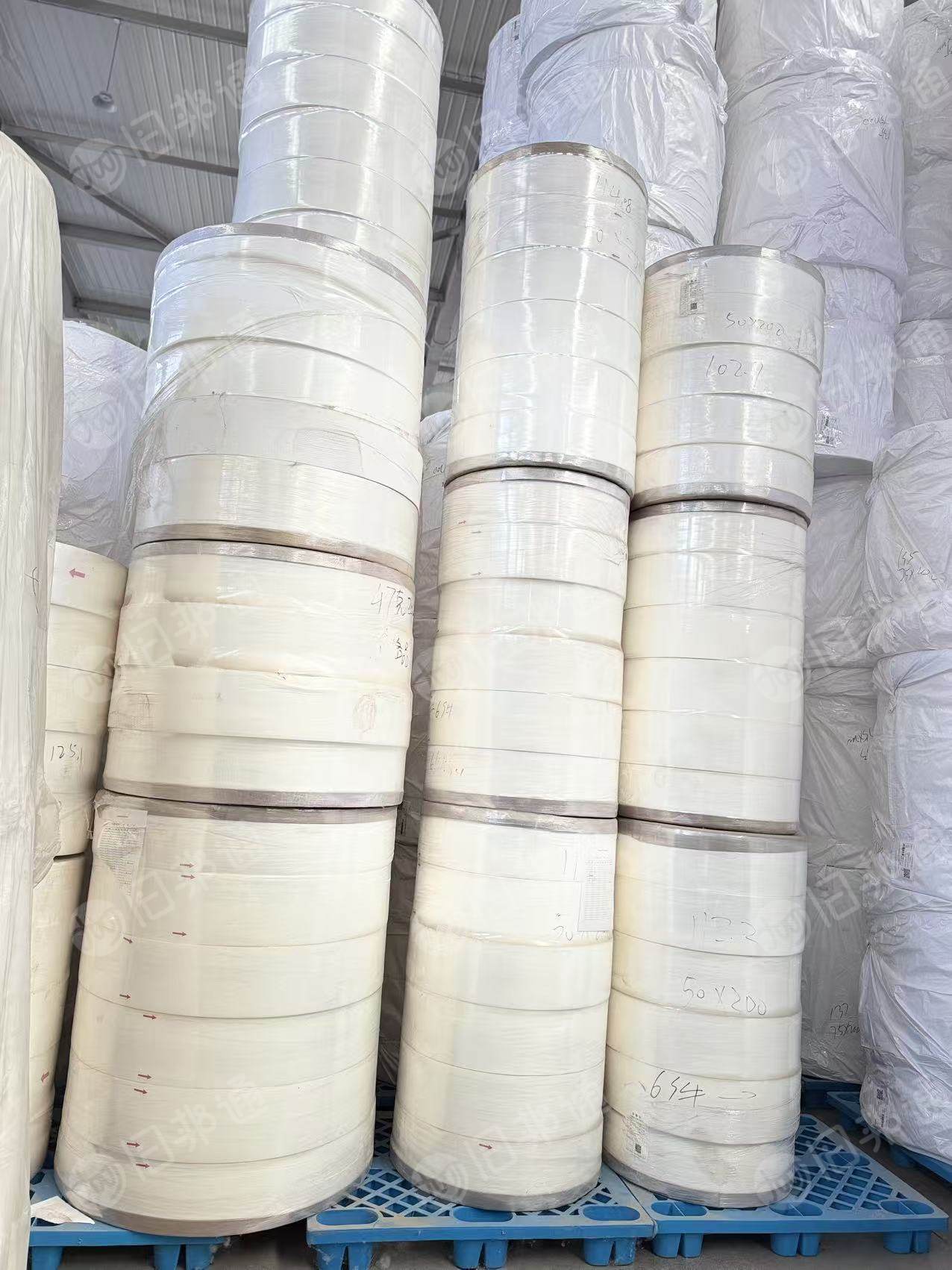 出售库存PP木浆无纺布，无纺布卷材，库存无纺布，现货有5吨左右，货在河南周口