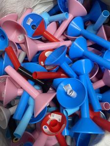 出售PP喇叭废料，装缝纫线下来的，搜清理干净了，现货1吨多