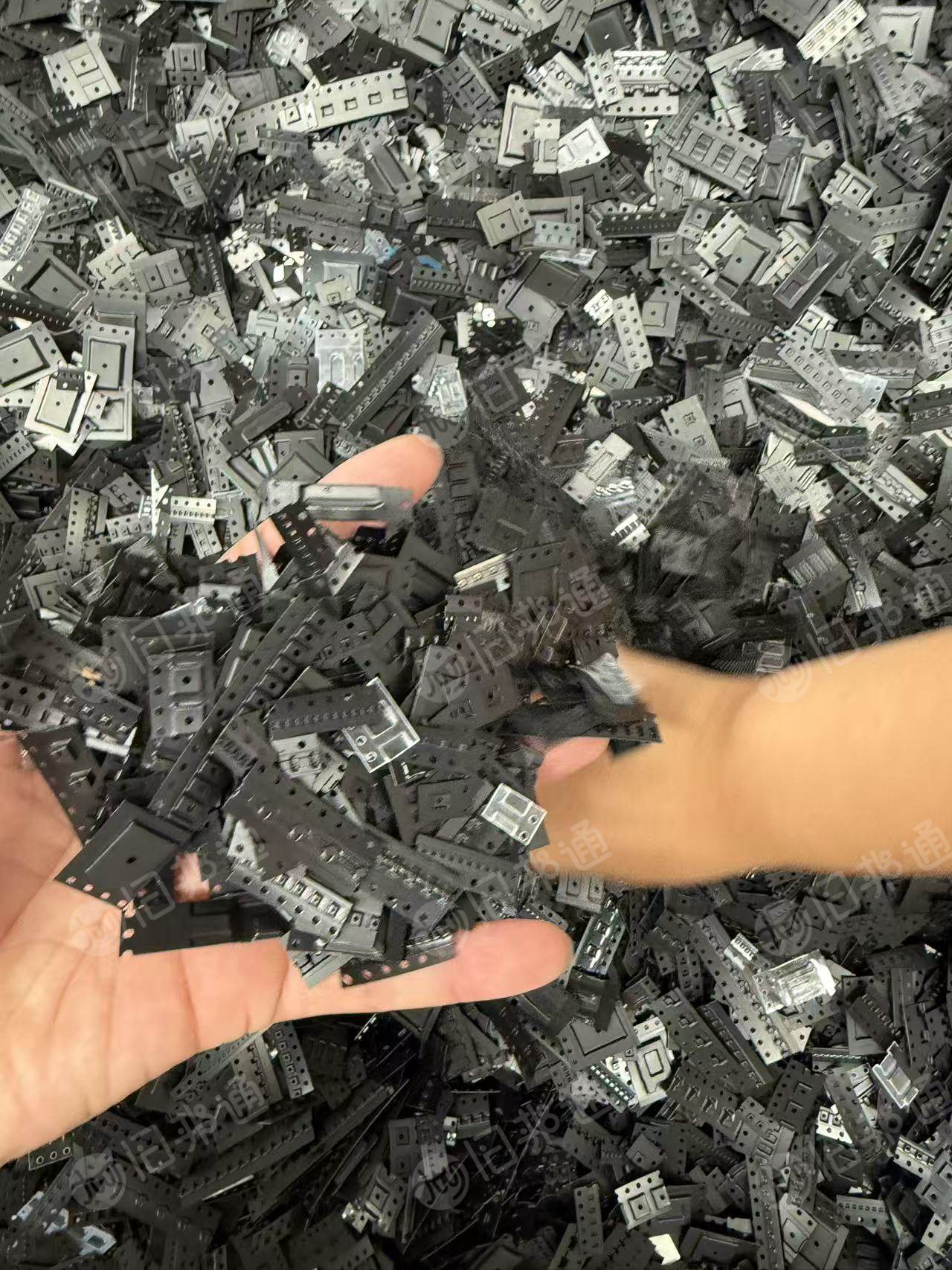 大量出售电子载带，大胶和小胶PS复合PET，小胶合金和ABS都有，现货100吨