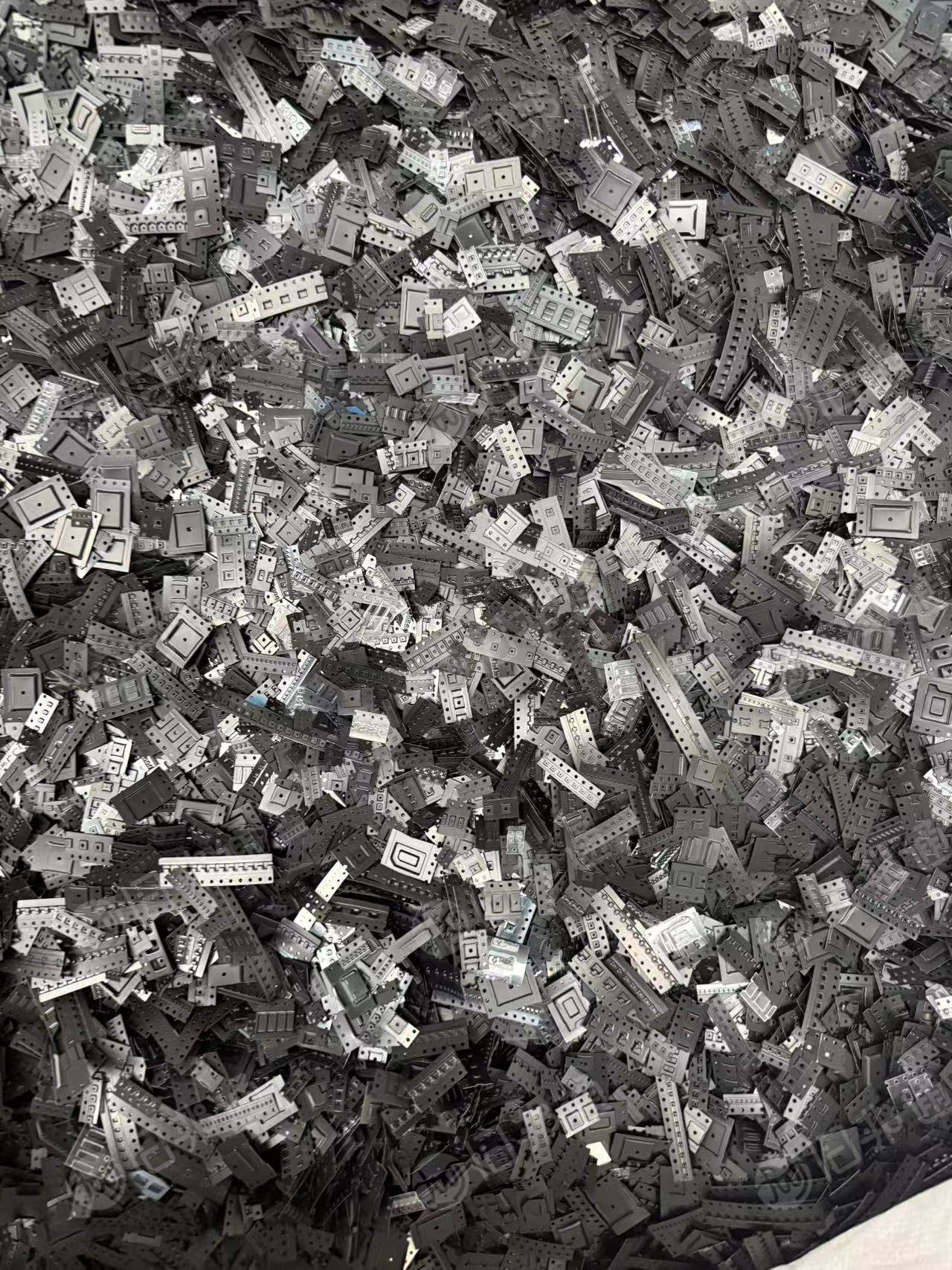 大量出售电子载带，大胶和小胶PS复合PET，小胶合金和ABS都有，现货100吨