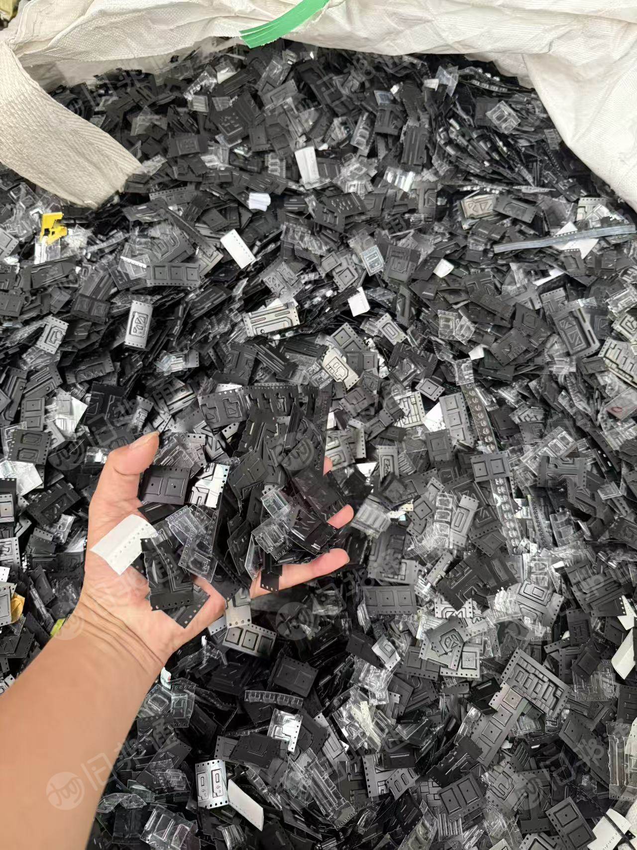 大量出售电子载带，大胶和小胶PS复合PET，小胶合金和ABS都有，现货100吨