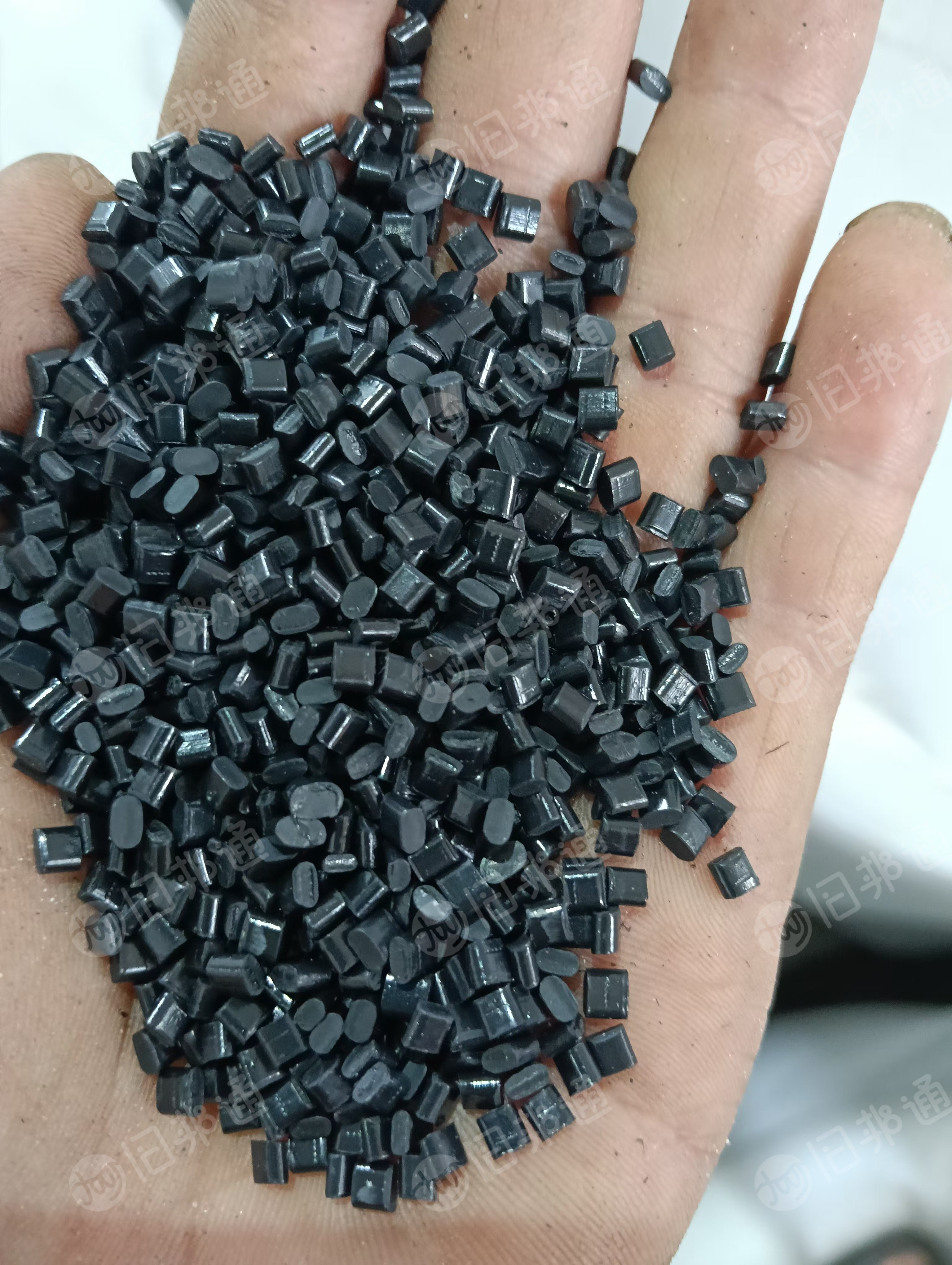 出售黑色阻燃ABS颗粒，马来西亚加工的机壳颗粒，冲击8