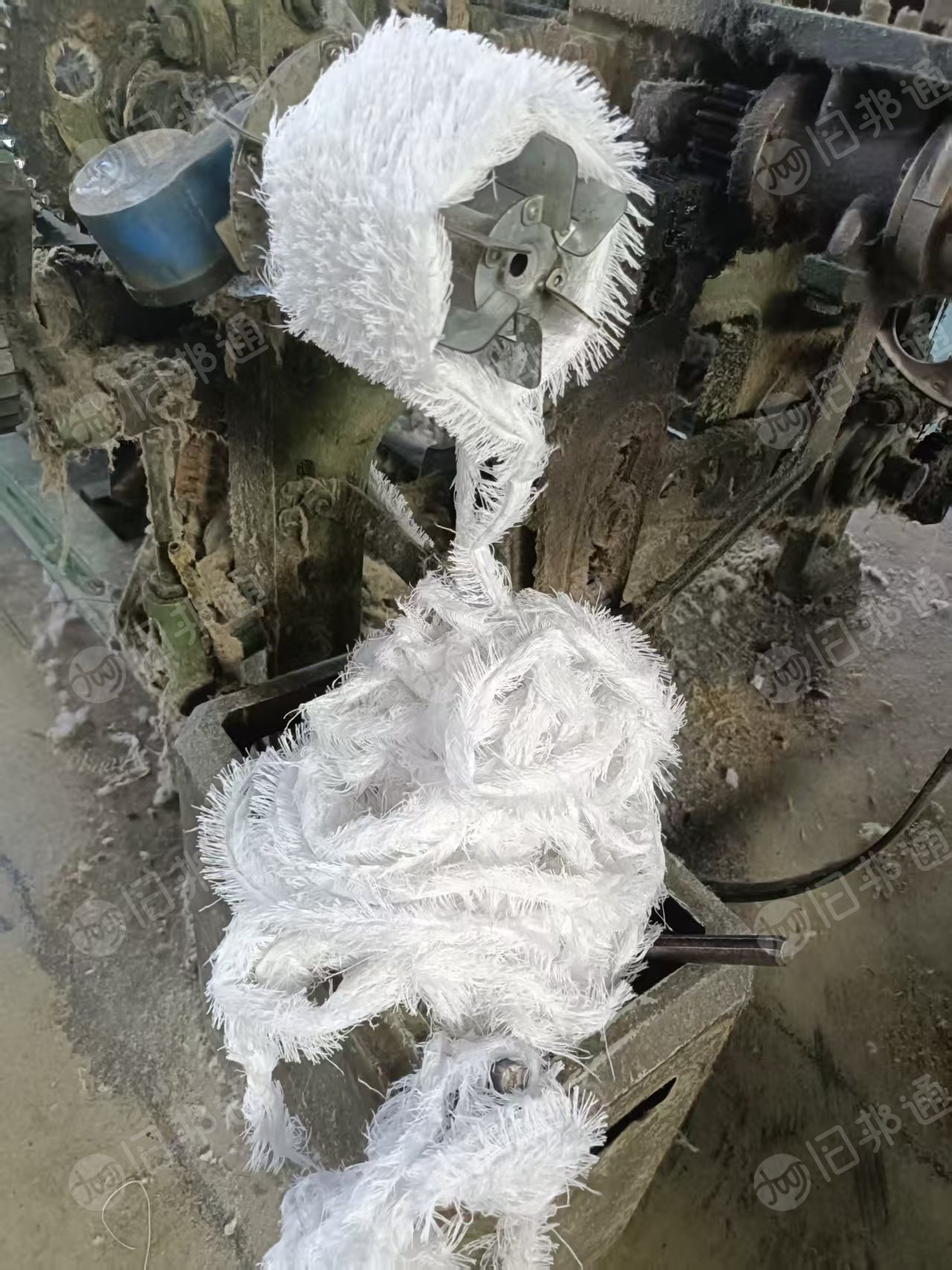 长期出售织布机下来的涤棉布边纱,布边纱下脚料,有黑色,本白,增白,含棉50-60