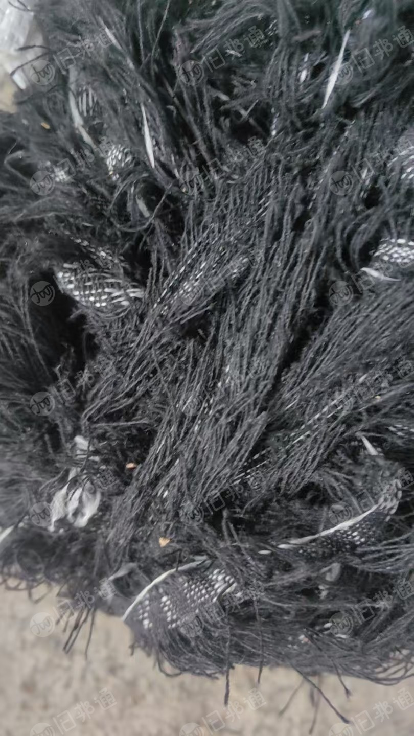 长期出售织布机下来的涤棉布边纱，布边纱下脚料，有黑色，本白，增白，含棉50-60