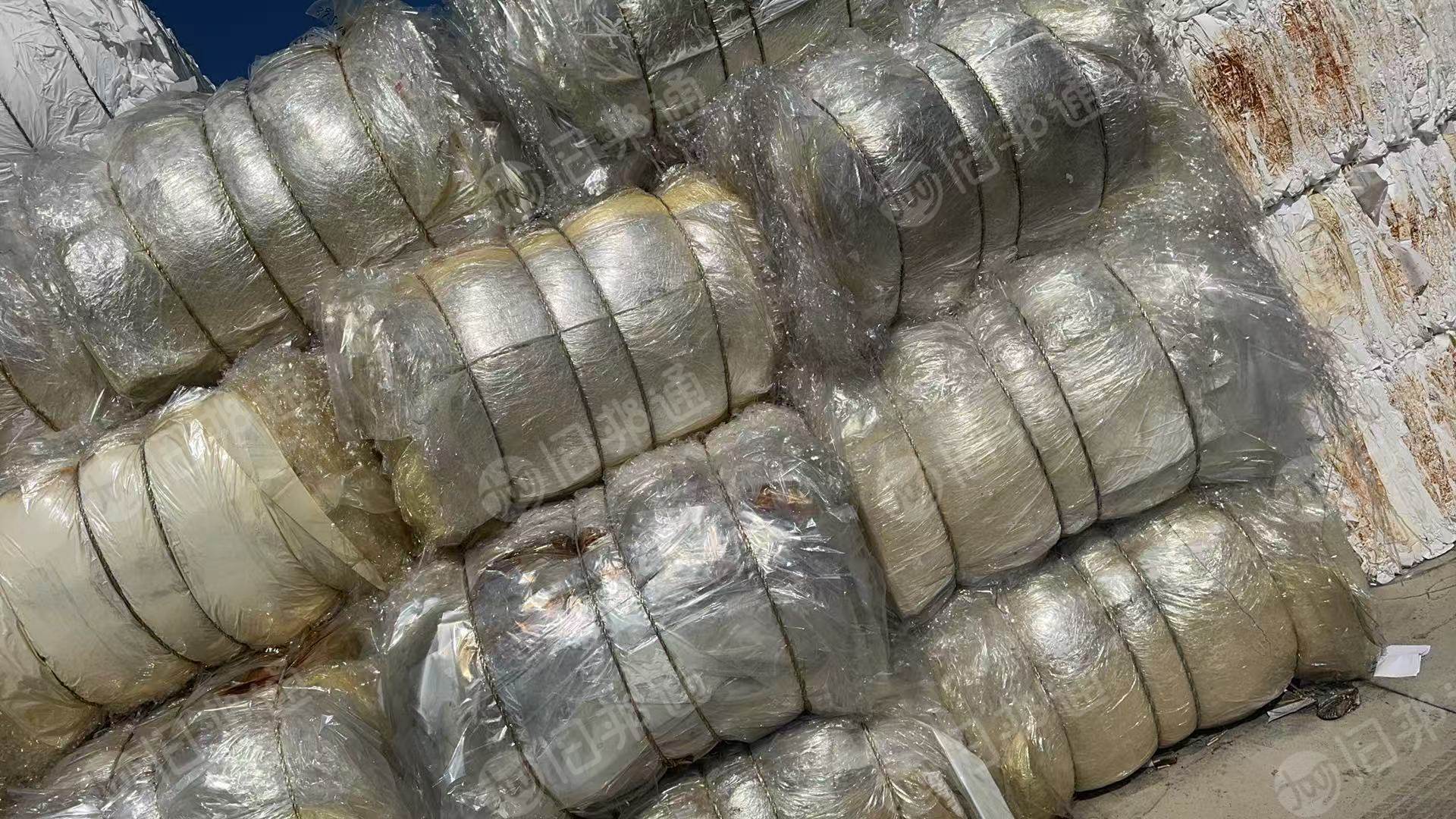 出售PET复合OPP膜，底部是PET的，面材是OPP的，月供100吨