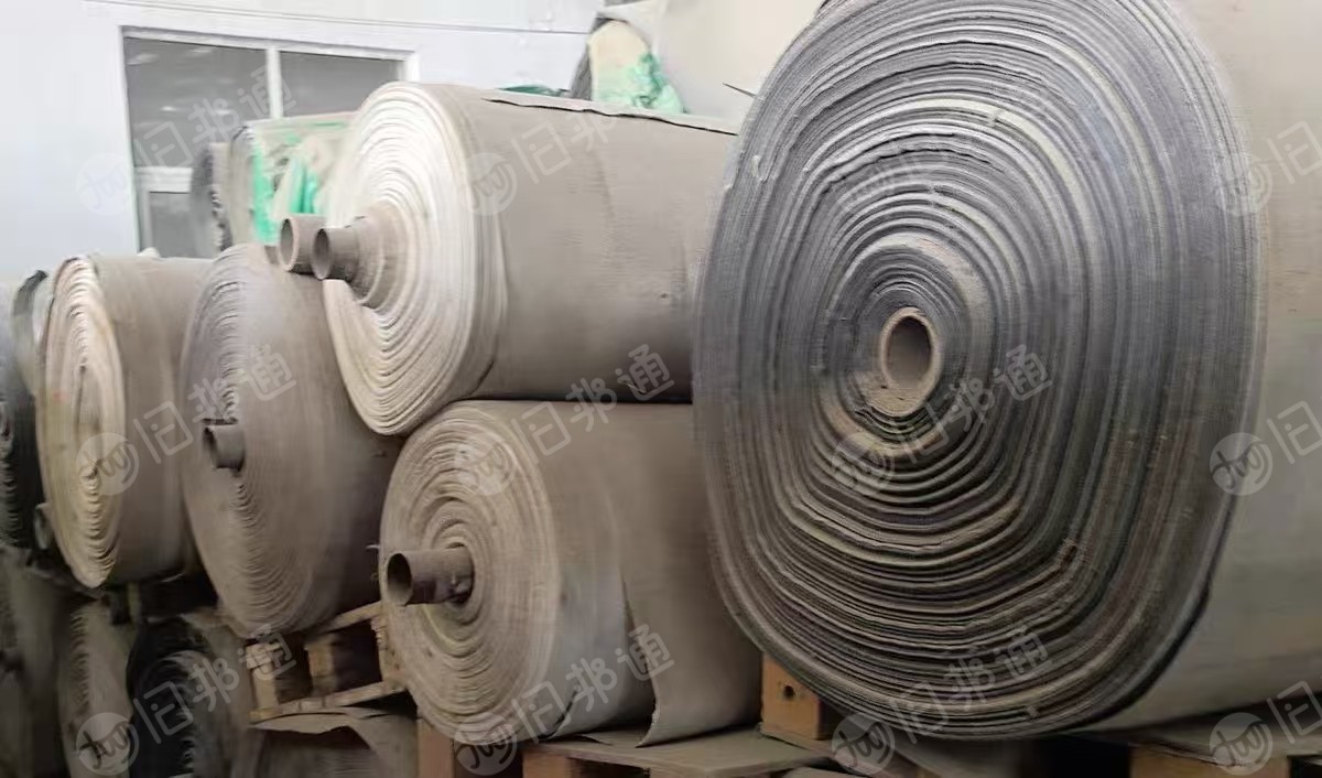 出售PE无纺布卷材，做外墙保温下来的，杂色，现货有3吨左右，货在江苏淮安