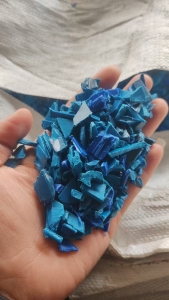 出售PE蓝色托盘破碎料，全漂料，现货100吨