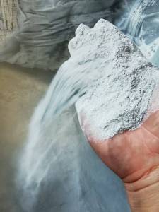 出售白边铝箔提炼铝出来的陶瓷粉，氧化铝粉，宁德时代、储能、国轩都有，每月100多吨