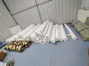 长期出售库存春亚纺色丁布，门幅1米77，克重不清楚，现货一吨多，货在河南周口