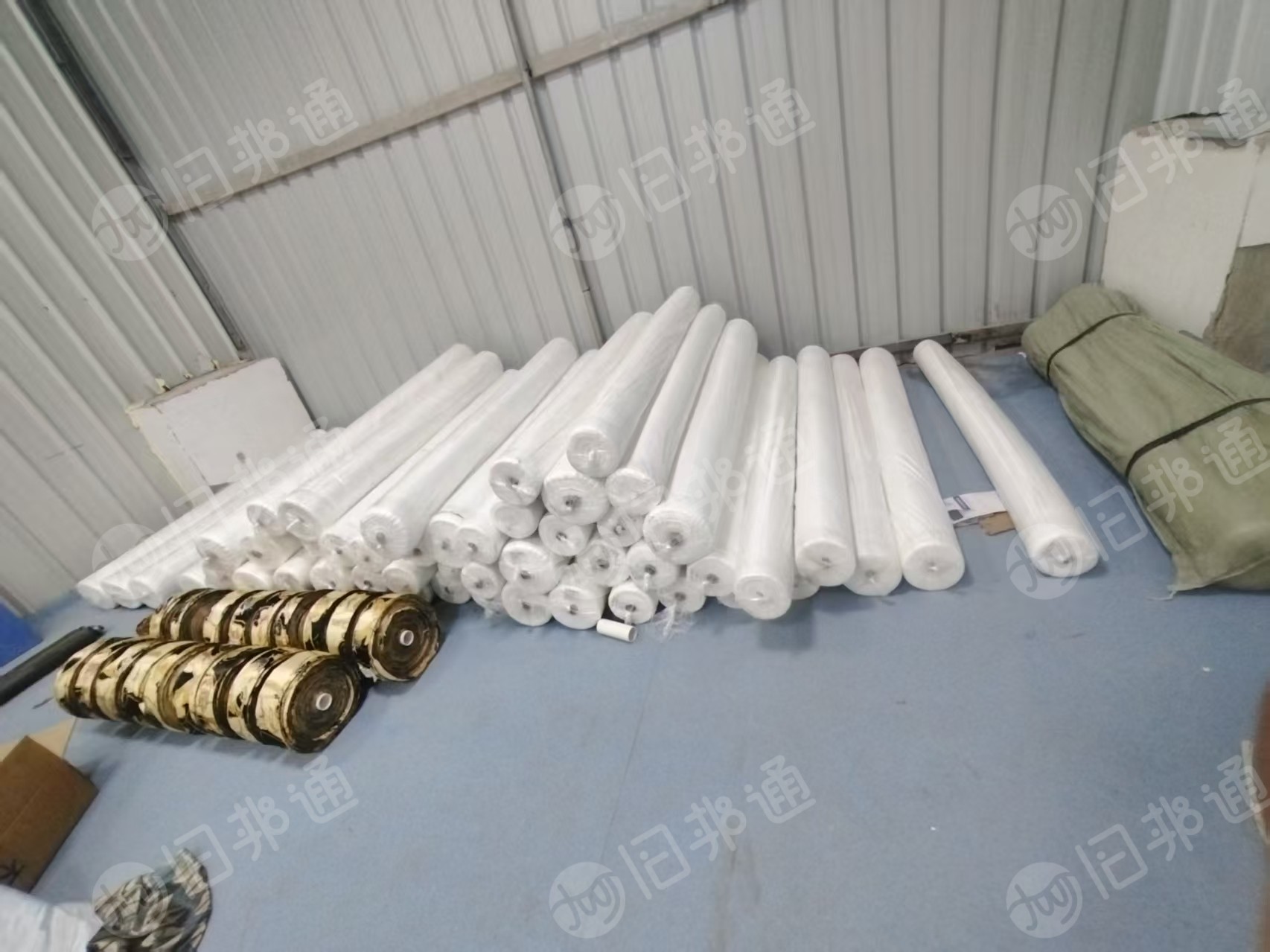 长期出售库存春亚纺色丁布,门幅1米77,克重不清楚,现货一吨多,货在河南周口