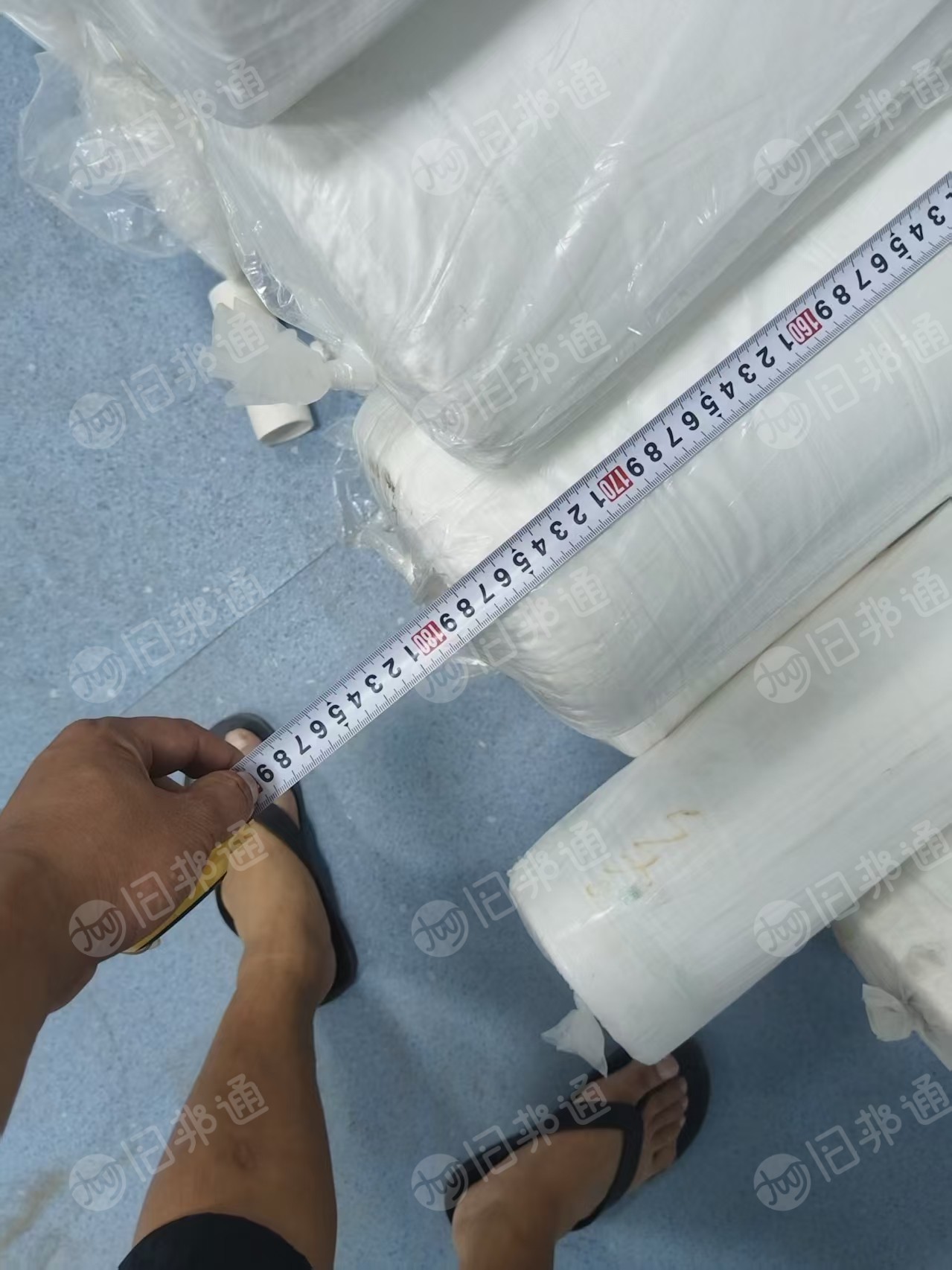 长期出售库存春亚纺色丁布，门幅1米77，克重不清楚，现货一吨多，货在河南周口