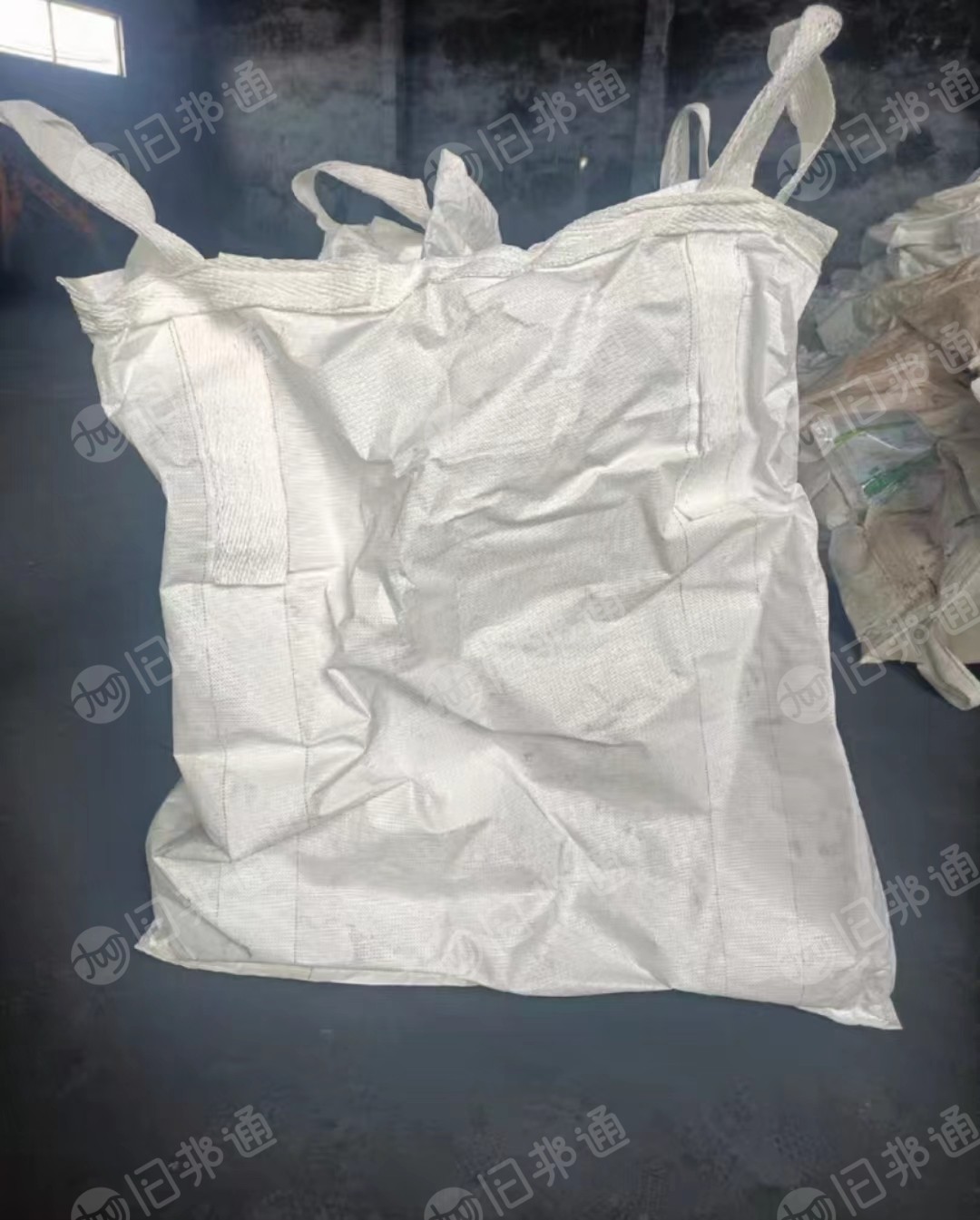 出售用过一次的二手吨包，内袋完好，基本全新，规格0.9*0.9*1