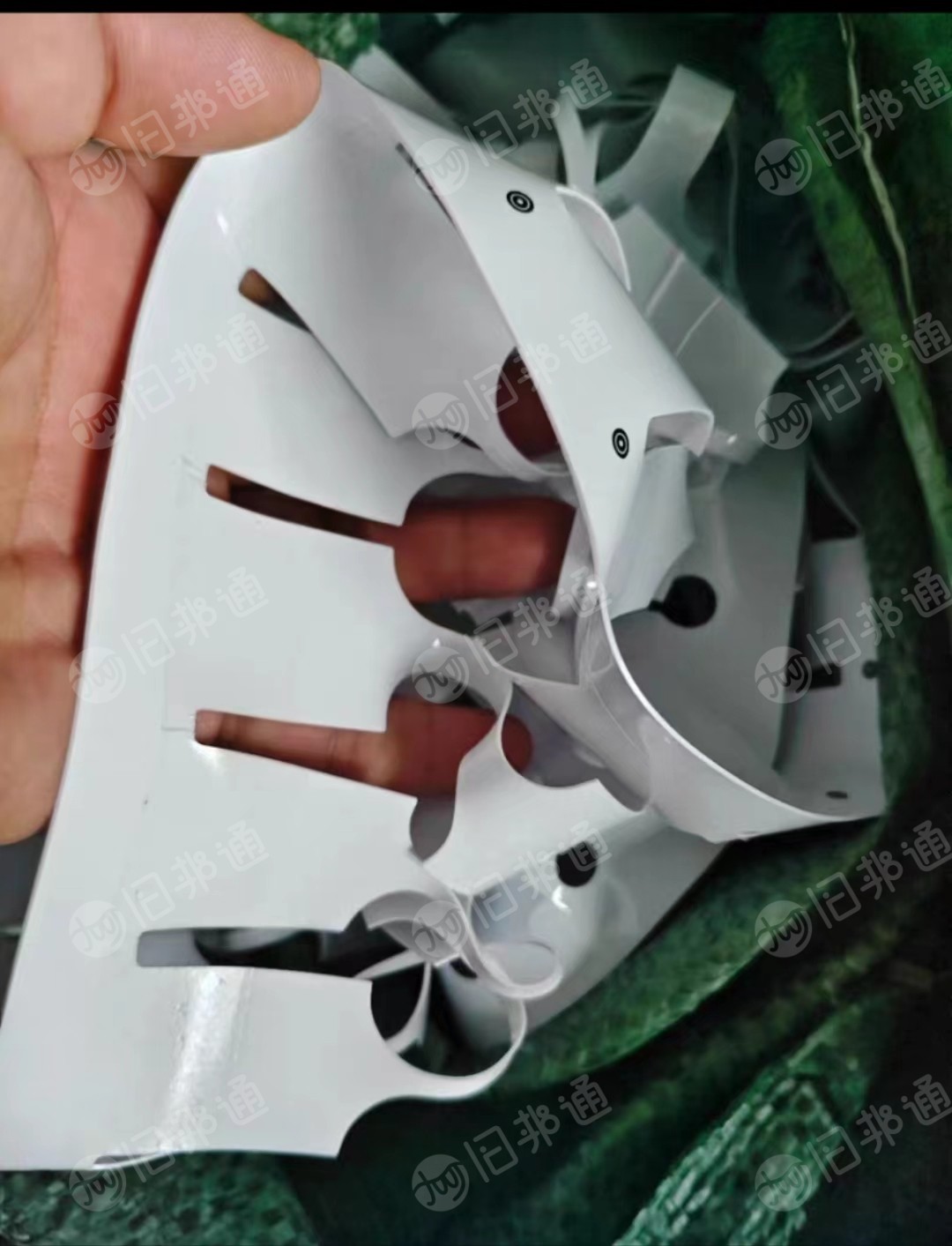 长期出售电子厂下来的软质pvc废料，双面胶，月供10吨