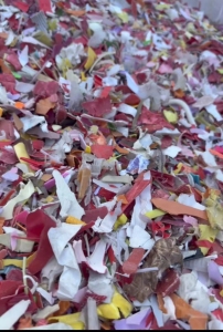 长期出售分色丙破碎料，红丙破碎料，过2道12米水池，过风选