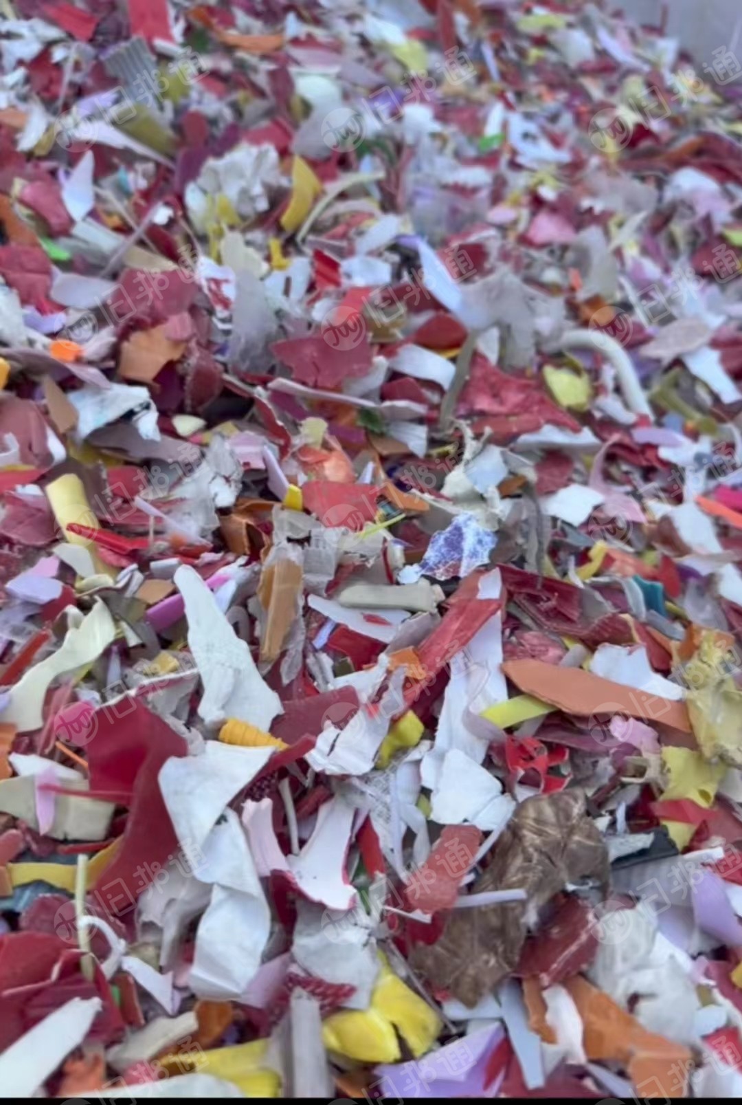 长期出售分色丙破碎料，红丙破碎料，过2道12米水池，过风选