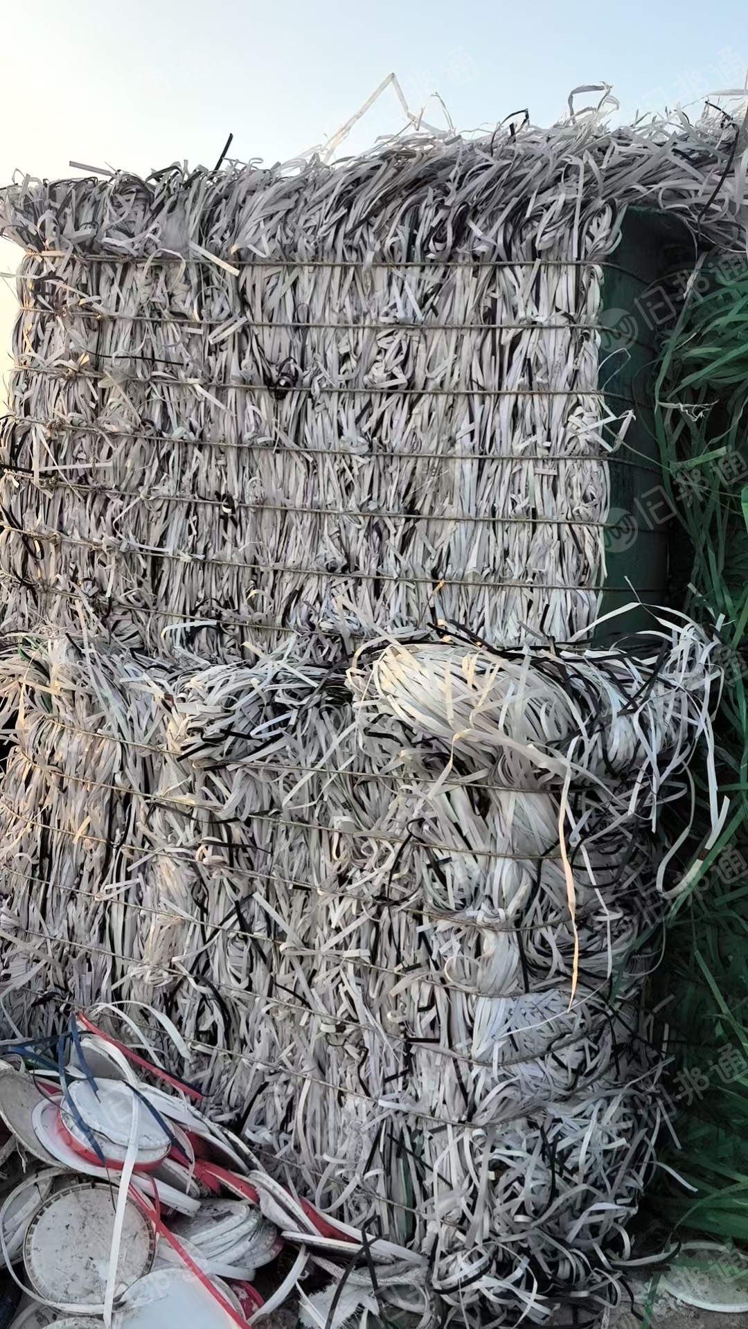 长期出售烟厂下来的绿色pet打包带废料，白色打包带废料