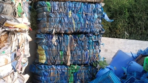 长期出售蓝桶压块，大小蓝桶压块，现货11吨左右