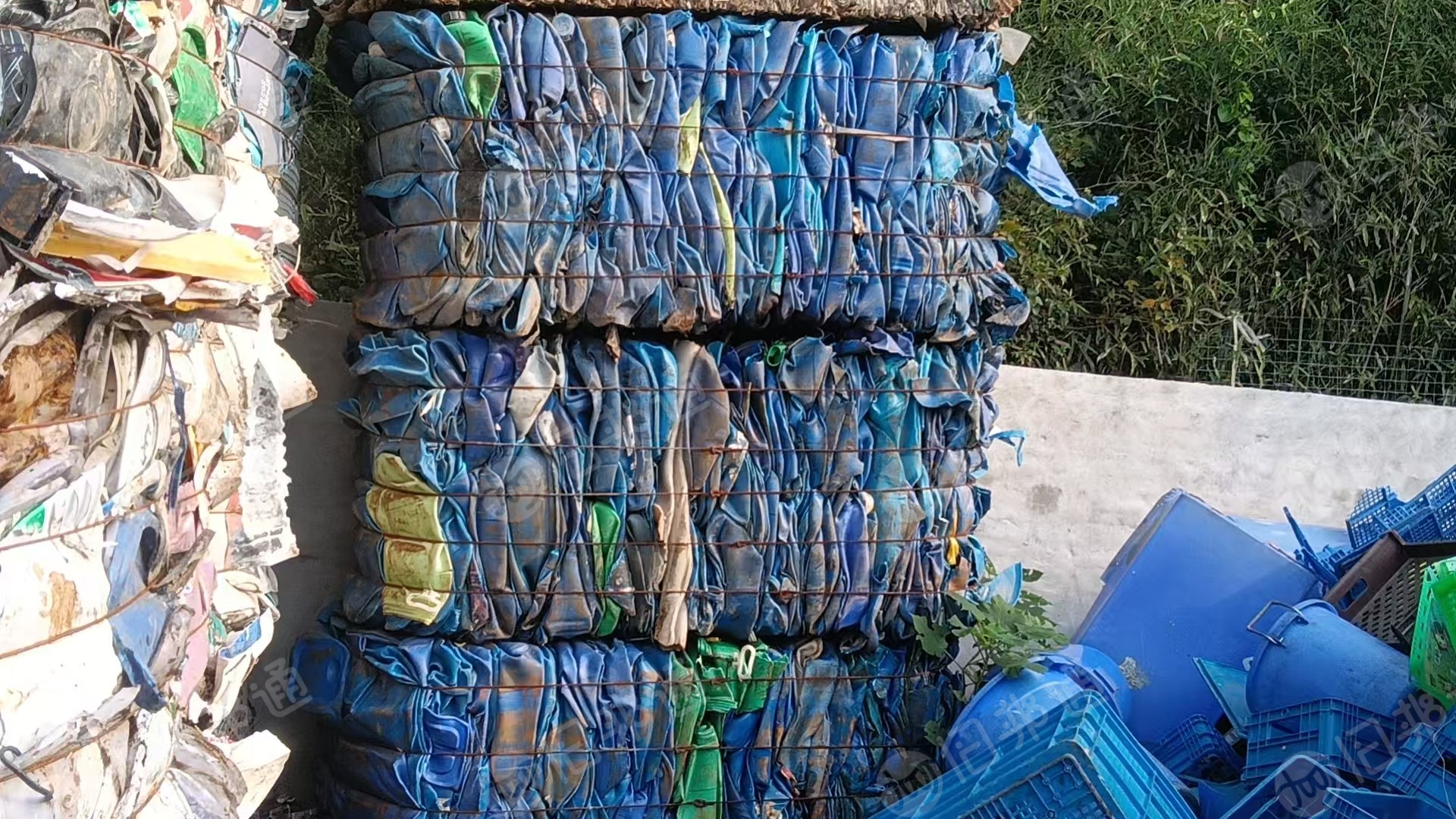 长期出售蓝桶压块,大小蓝桶压块,现货11吨左右