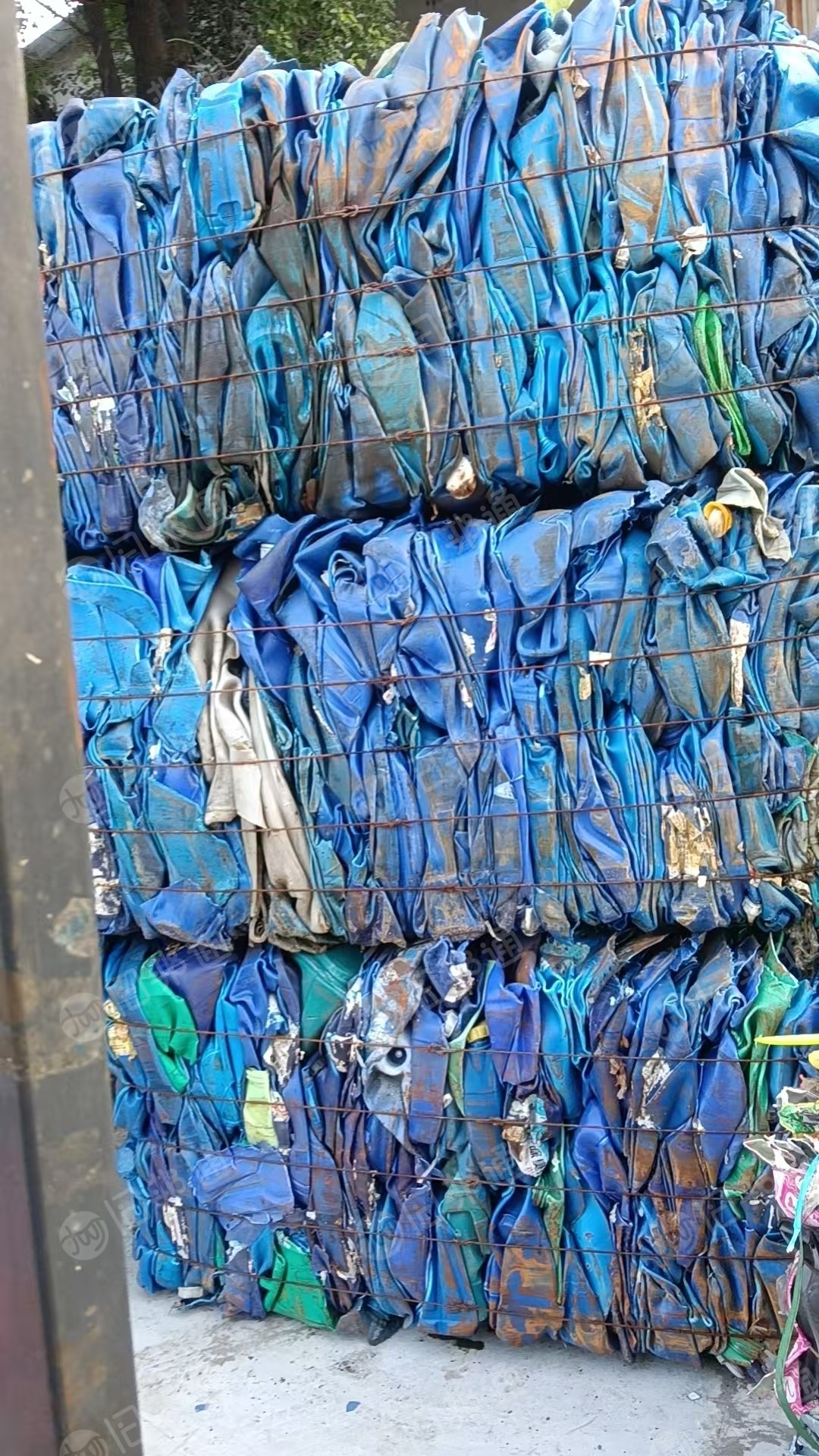 长期出售蓝桶压块,大小蓝桶压块,现货11吨左右