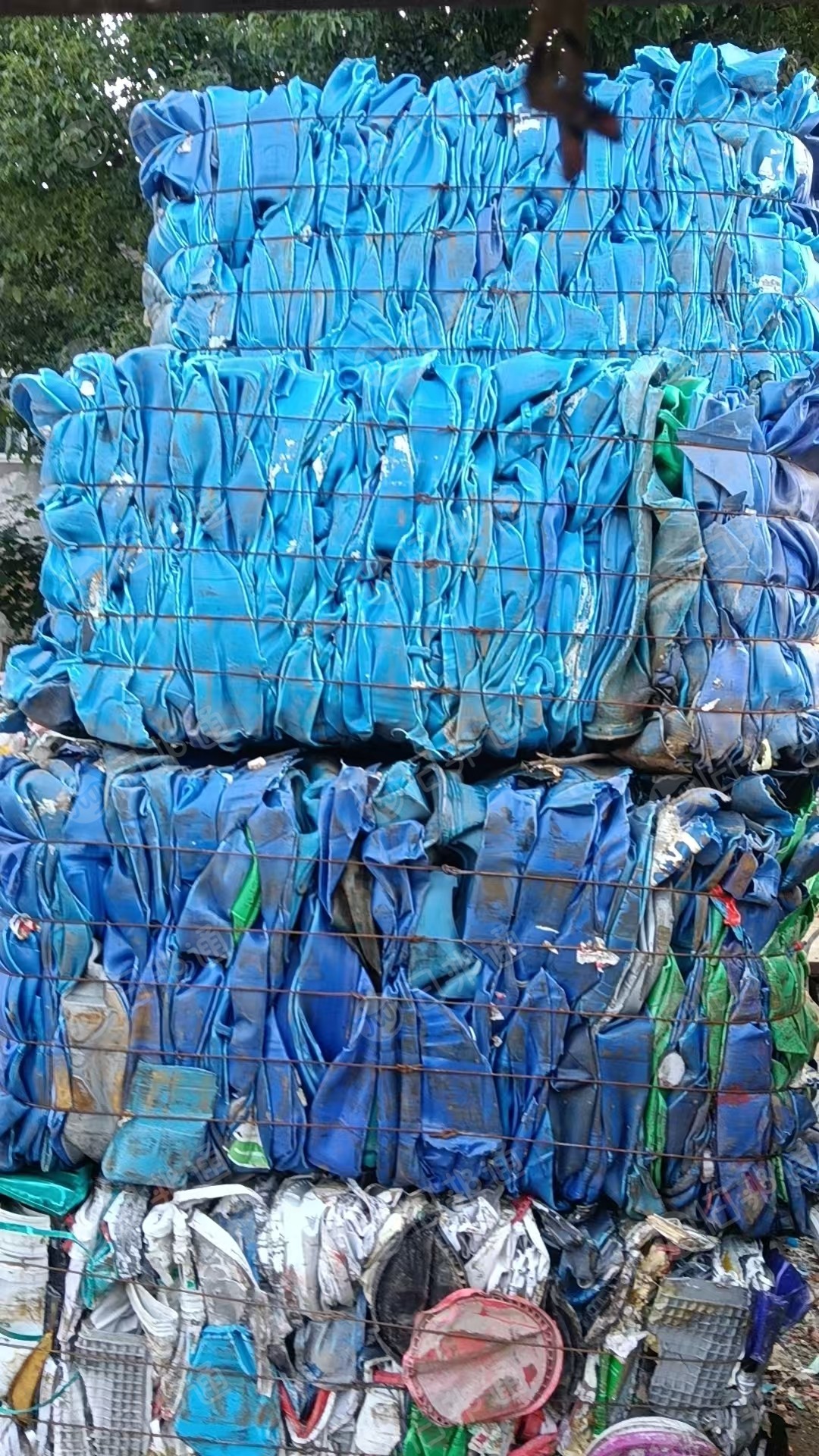 长期出售蓝桶压块，大小蓝桶压块，现货11吨左右