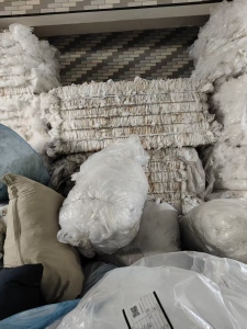 出售干造高压膜废料，缠绕膜废料，现货六七吨，长期有货