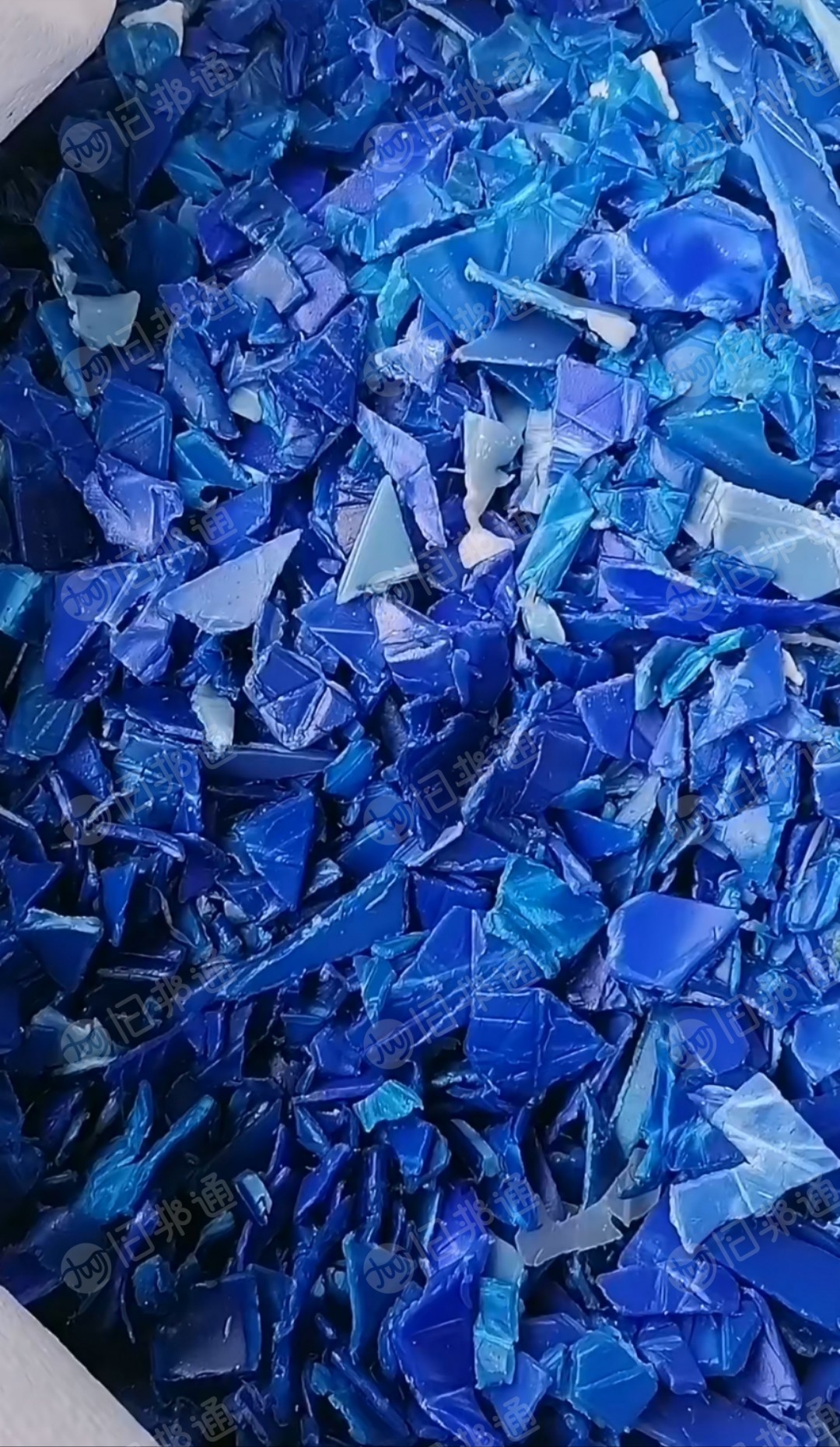 长期出售蓝桶破碎料，鸡网破碎料，吨桶破碎料