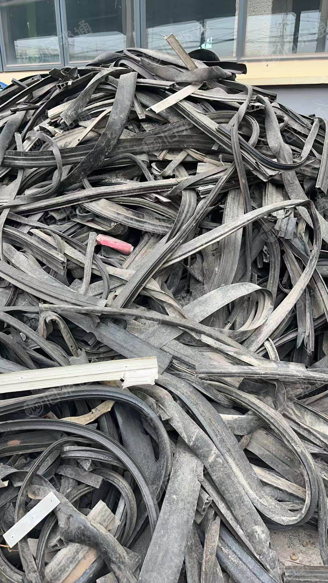 出售报废厂下来的车门胶条，长期有