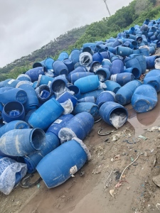 出售蓝桶破碎料，全部是中桶破碎料，现货十几吨，长期有货